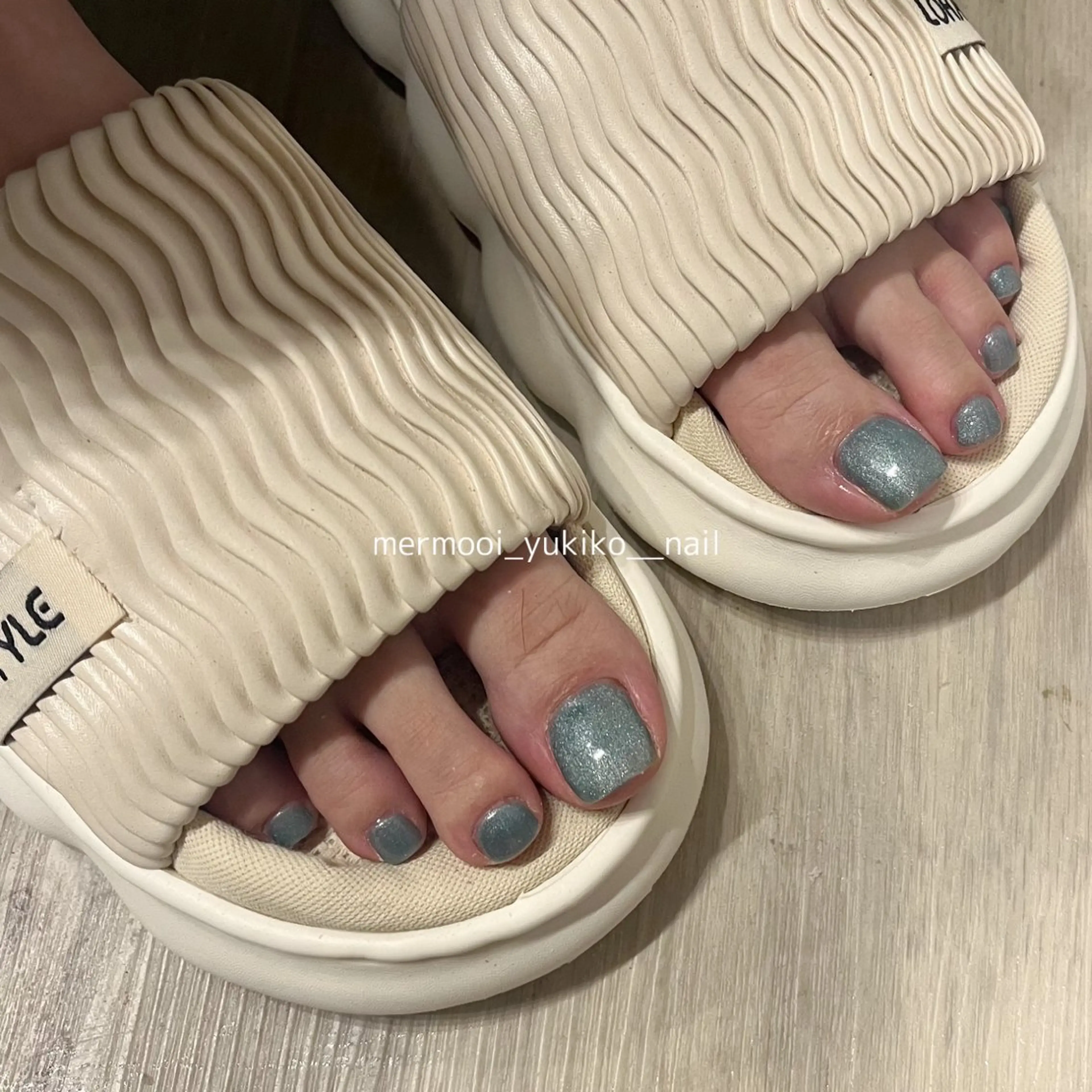 ネイル ブルー フットネイル マグネットネイル フットネイル melumooi nailのネイルデザイン