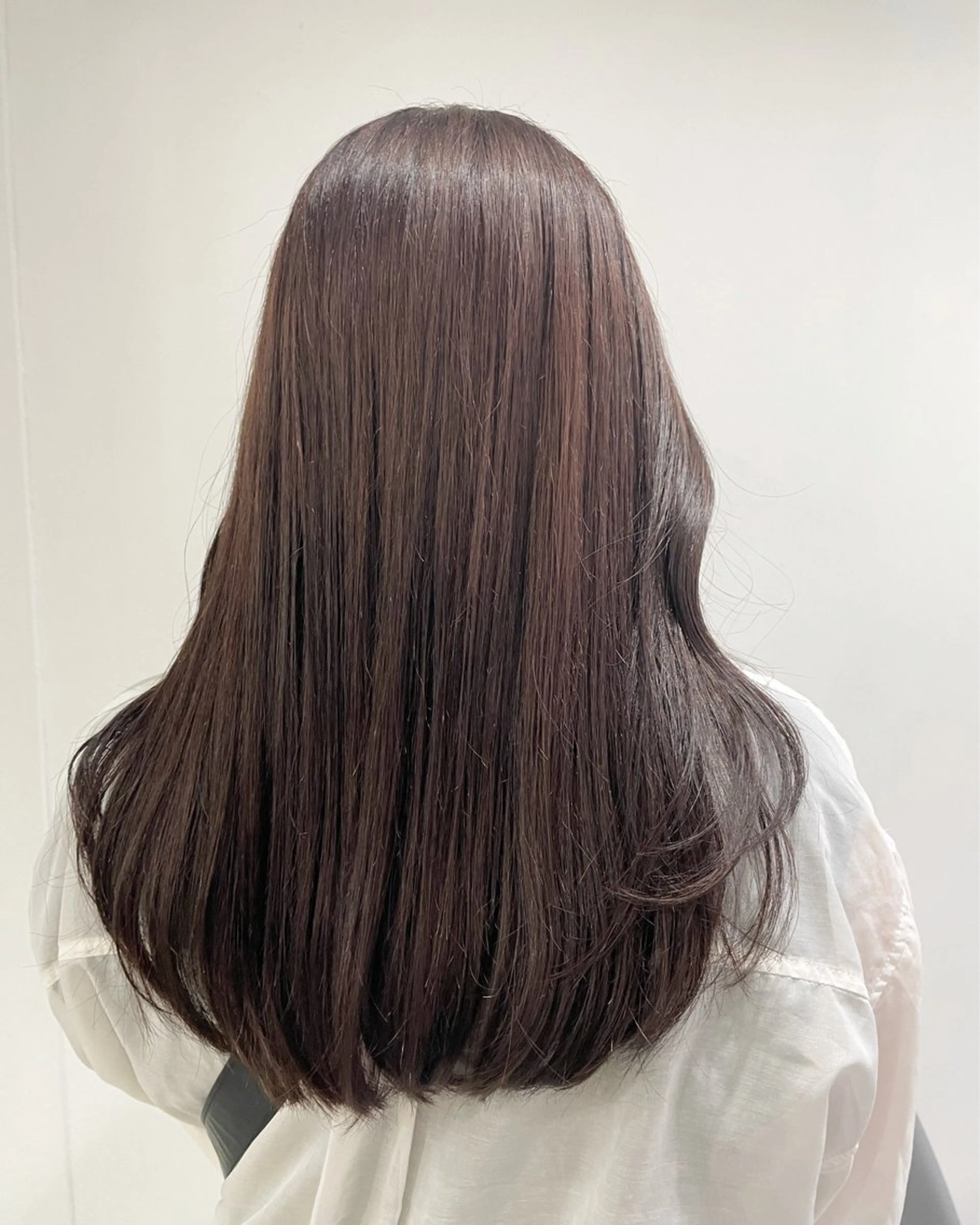 セミロング カラー ブリーチ ブラウンカラー ブリーチなしカラー ピンクカラー 大賀 チサトのヘアスタイル