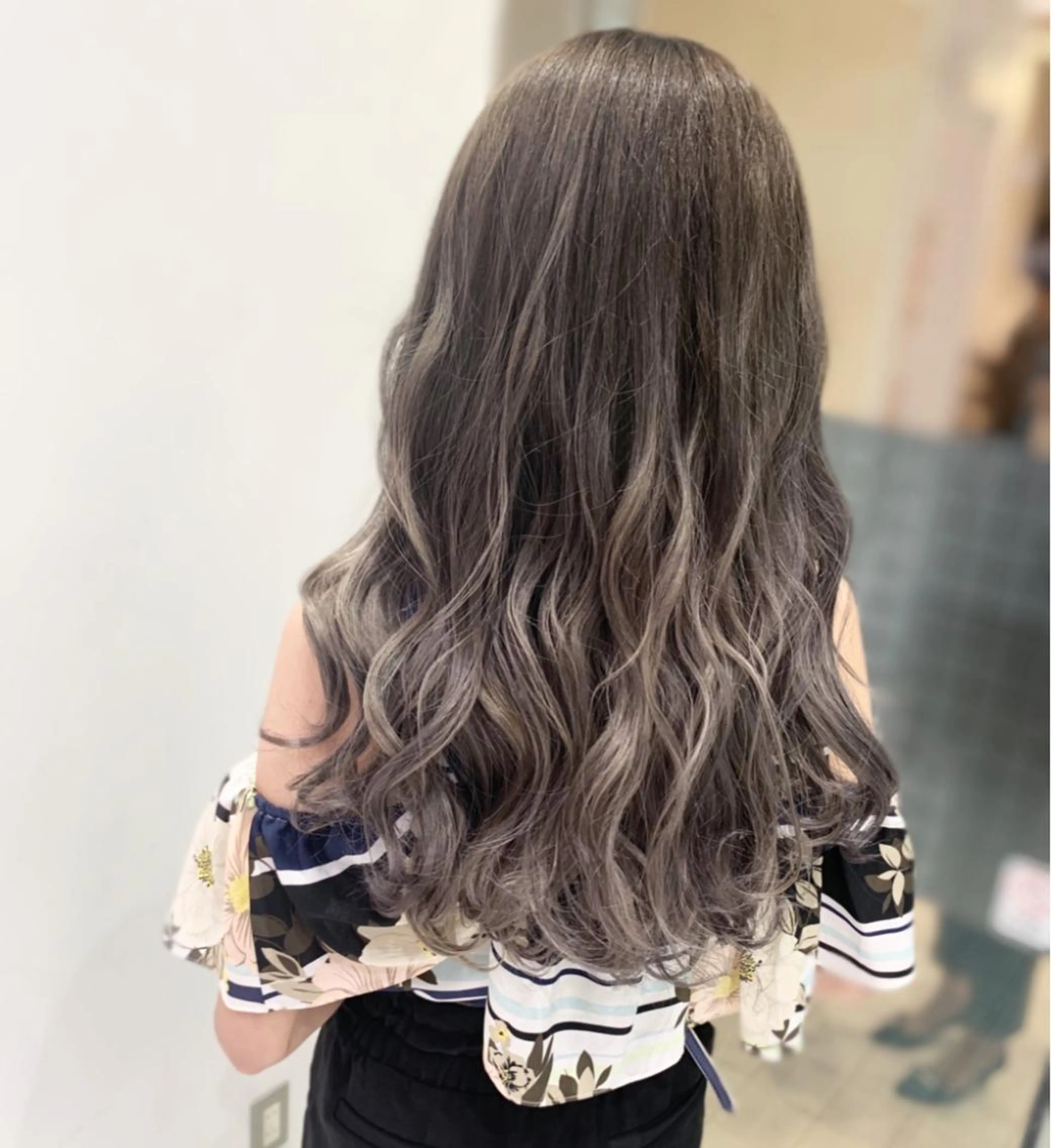 ロング カラー バレイヤージュ レイヤーカット カット ヘアカラー ブリーチ/バレイヤ ージュ川端裕司のヘアスタイル