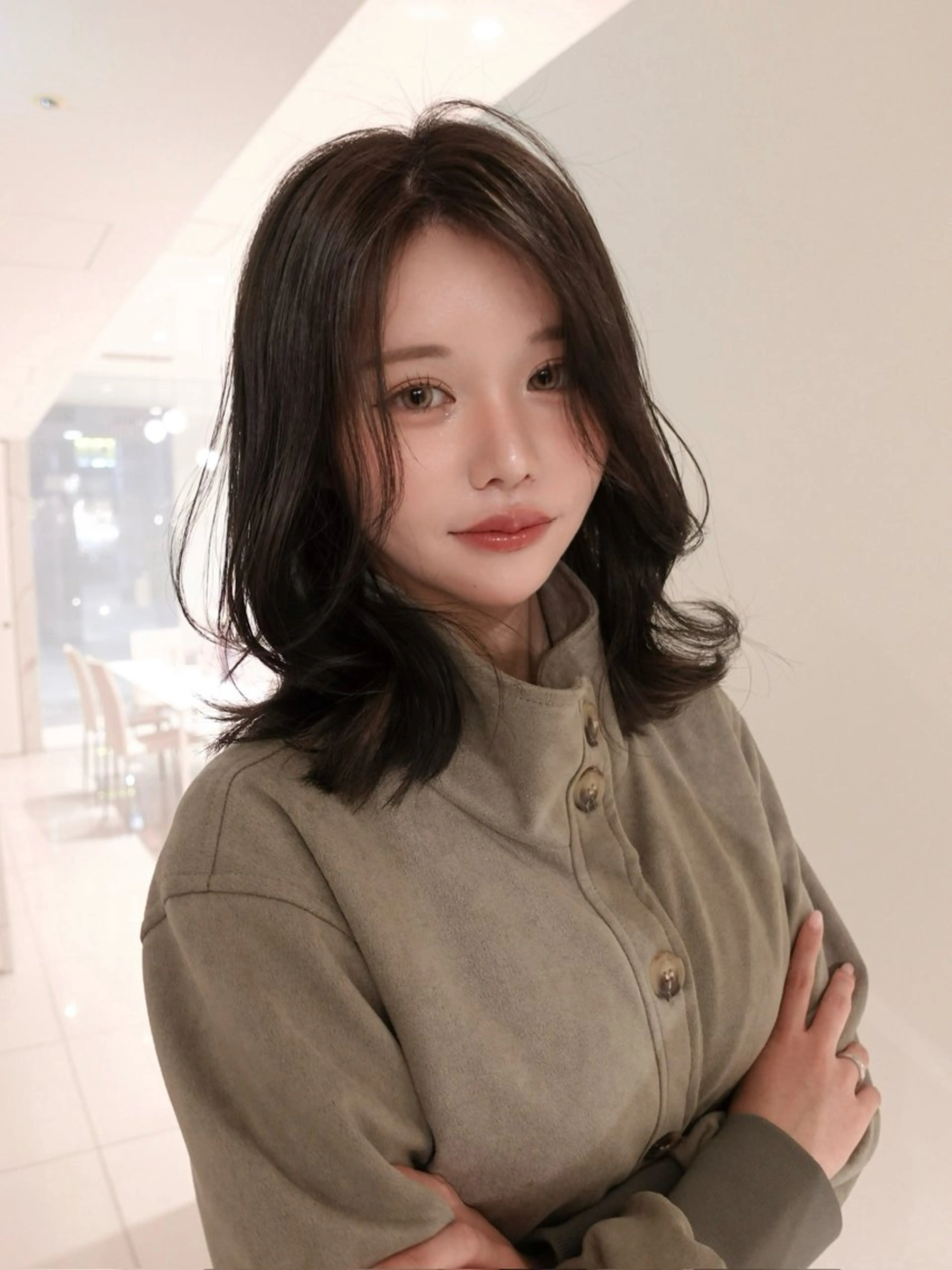 ミディアム くびれヘア くびれレイヤー レイヤーカット ヘアカラー 透明感カラー 🫧/つばめのヘアスタイル