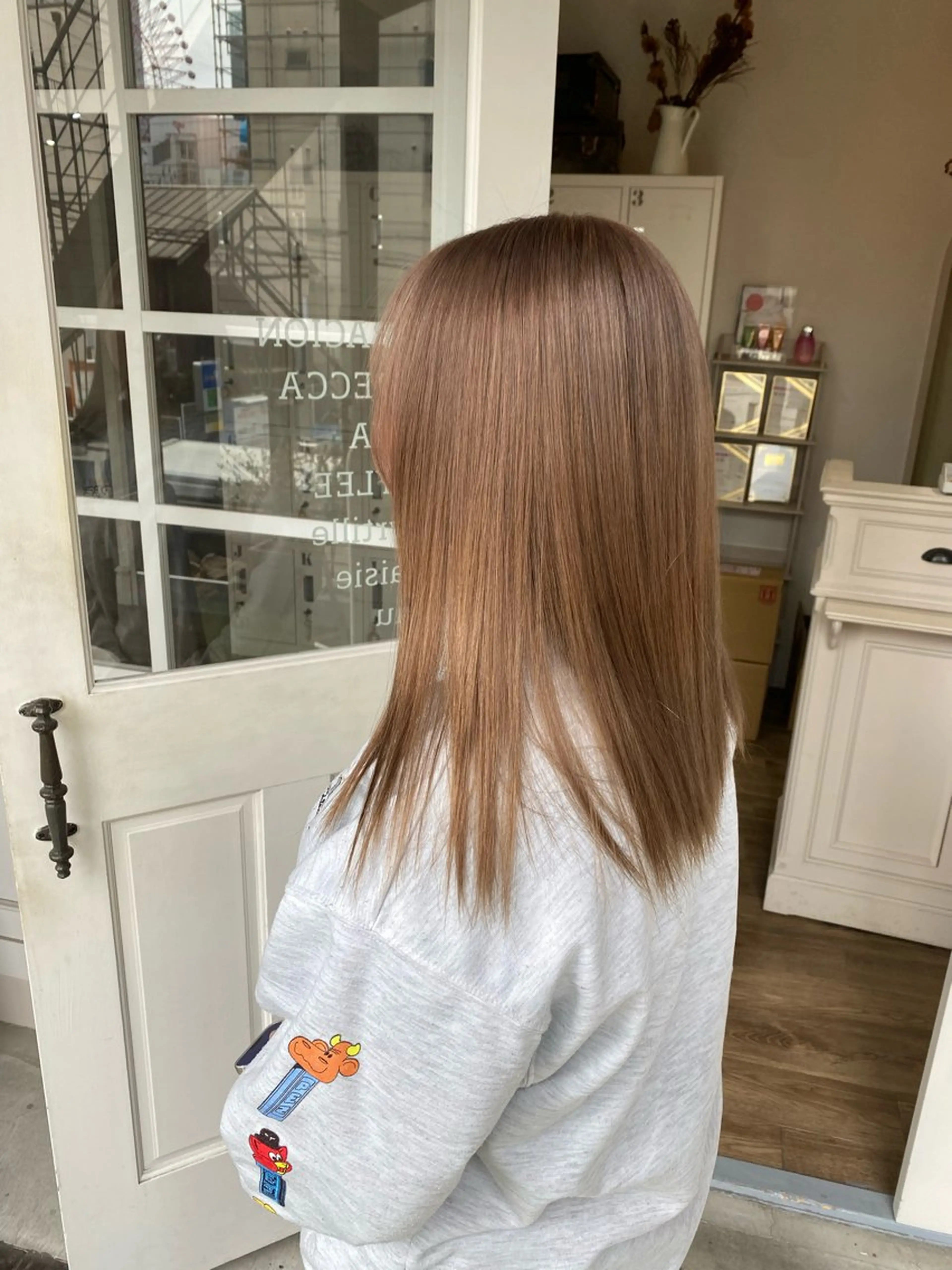 ミディアム ミルクティーブラウン ヘアカラー トリートメント mio♡ベージュ特化 🎀透明感カラーのヘアスタイル