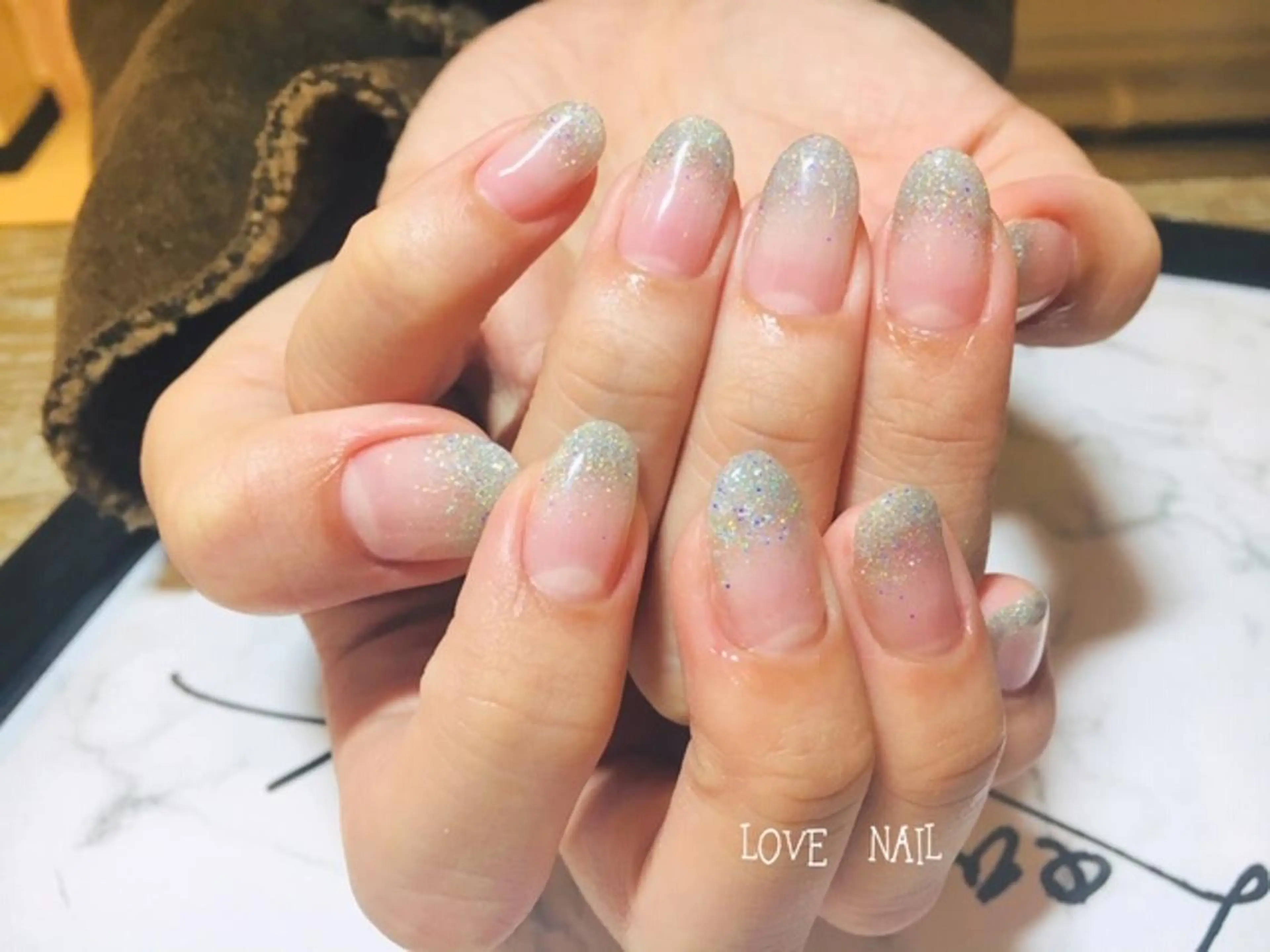 ネイル グラデーション ラメ(グリッター) ラメグラデーション ハンドネイル LOVE NAIL 💕Sonoのネイルデザイン