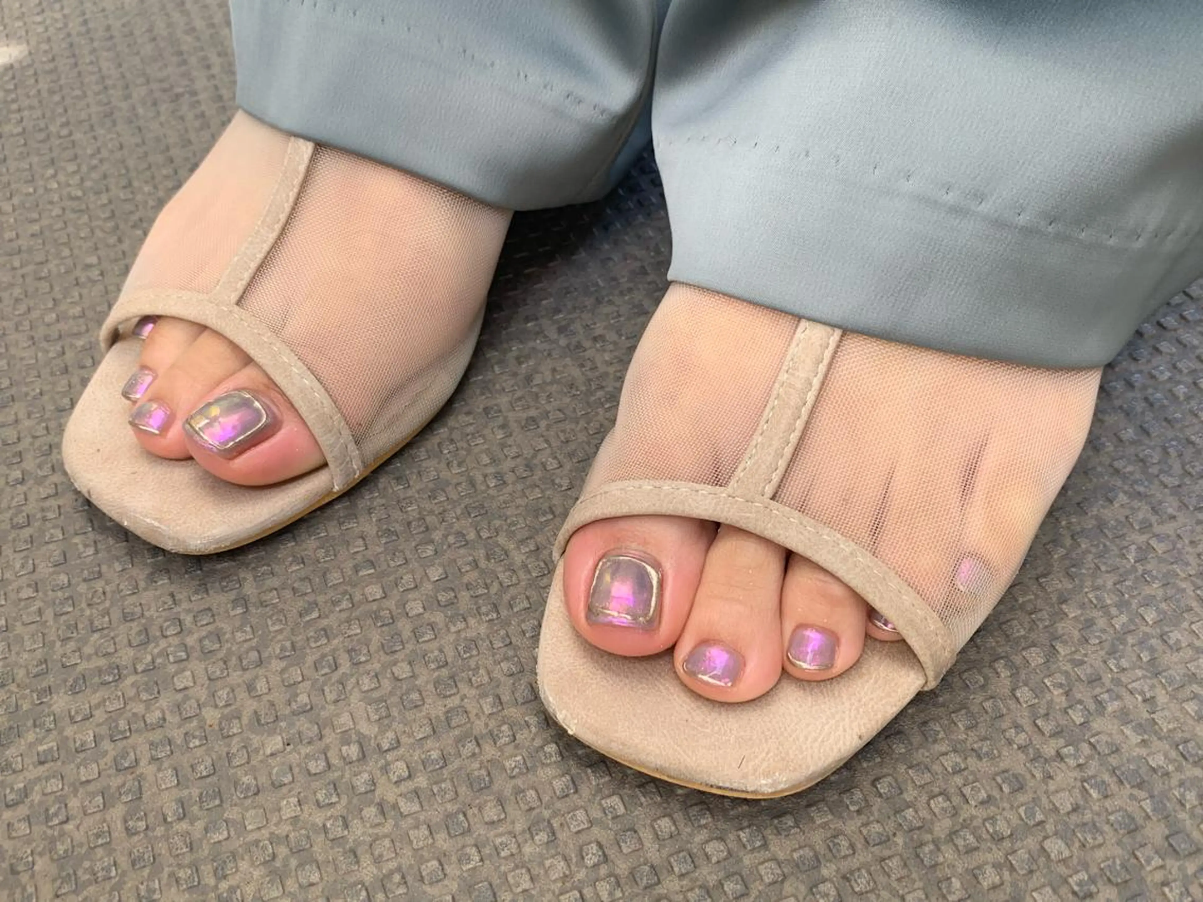 ネイル オーロラネイル フットネイル マキノ ユイのネイルデザイン