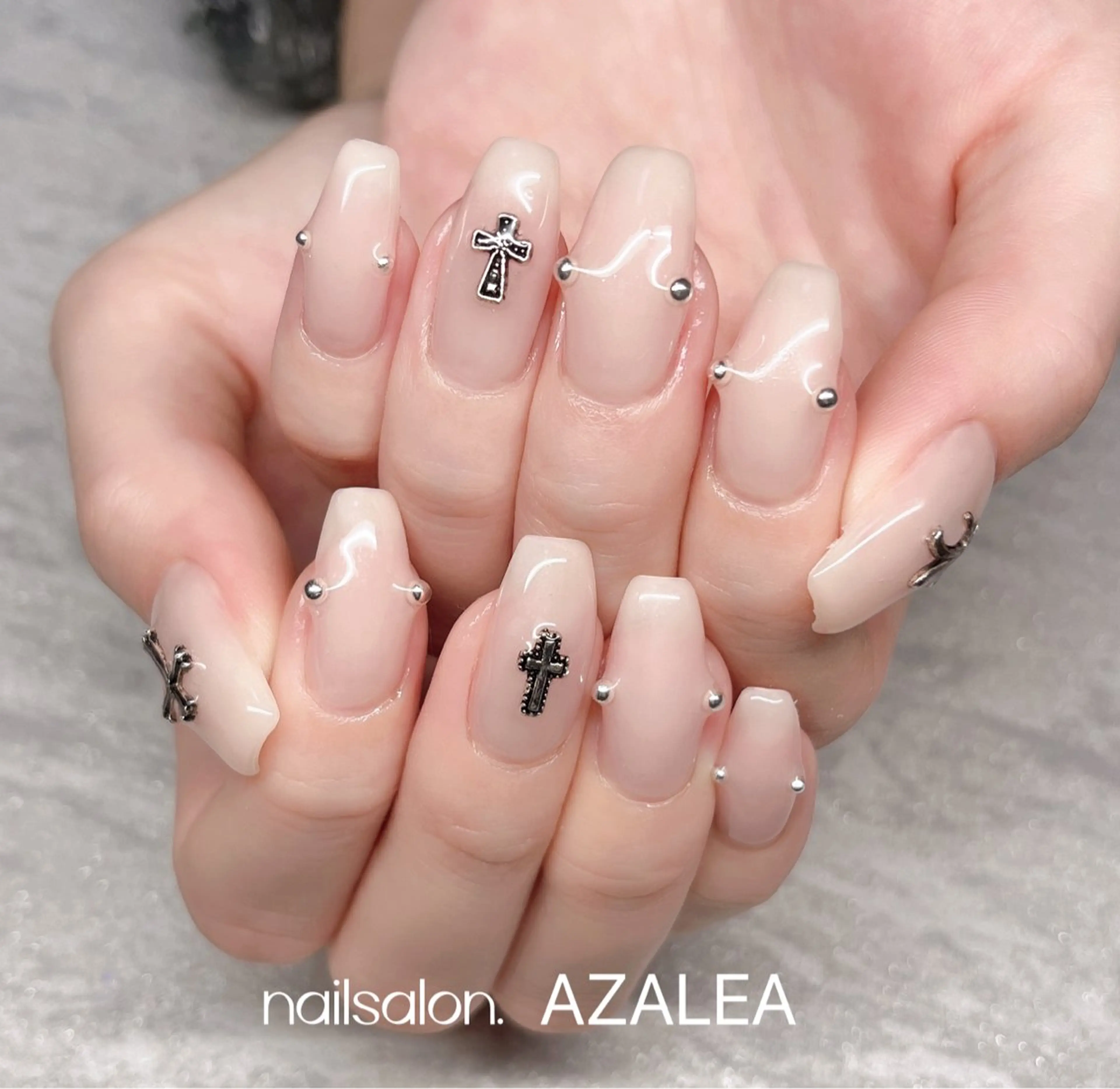 ネイル R inのネイルデザイン