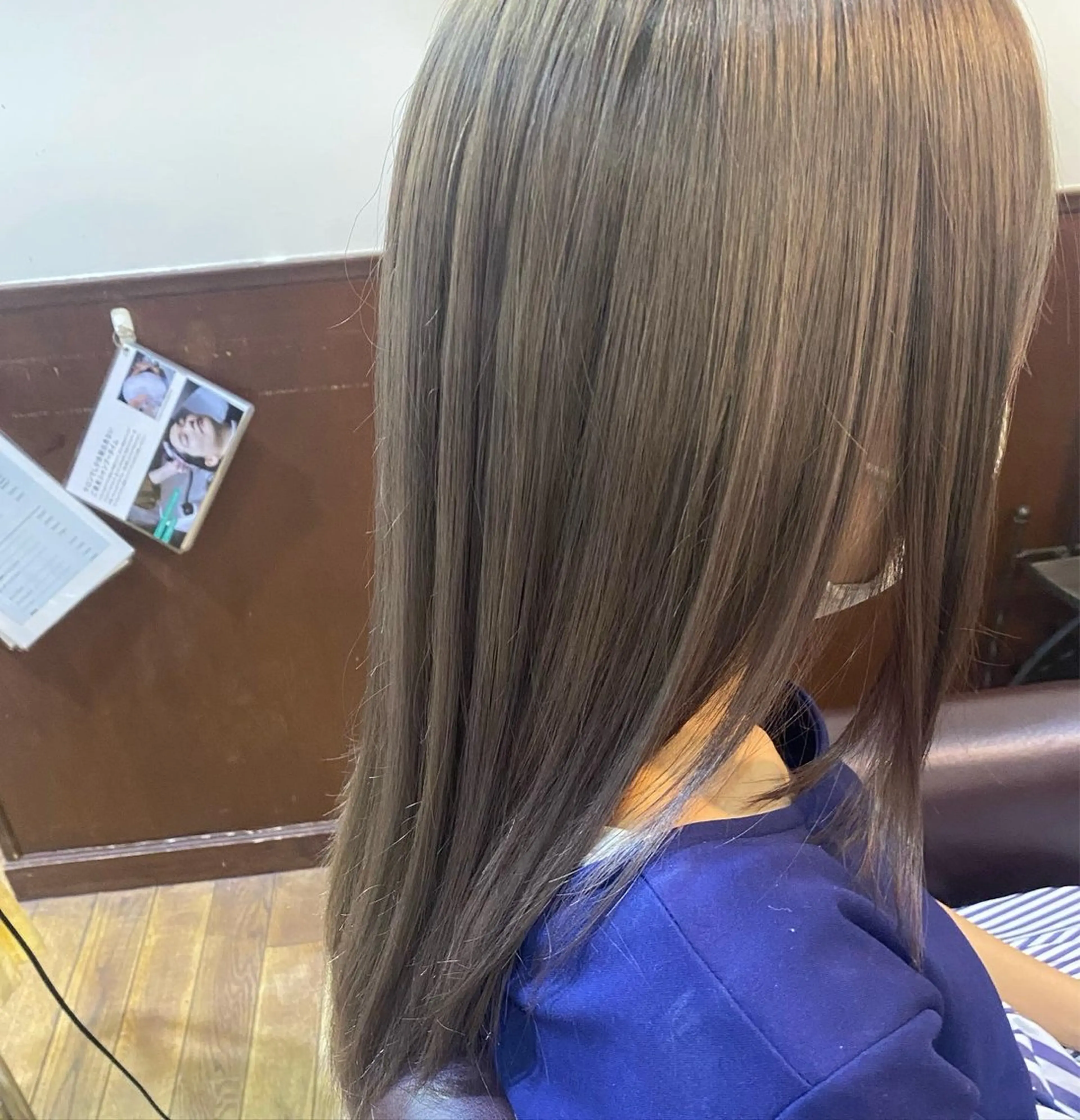 カラー 岩本 紋音のヘアスタイル