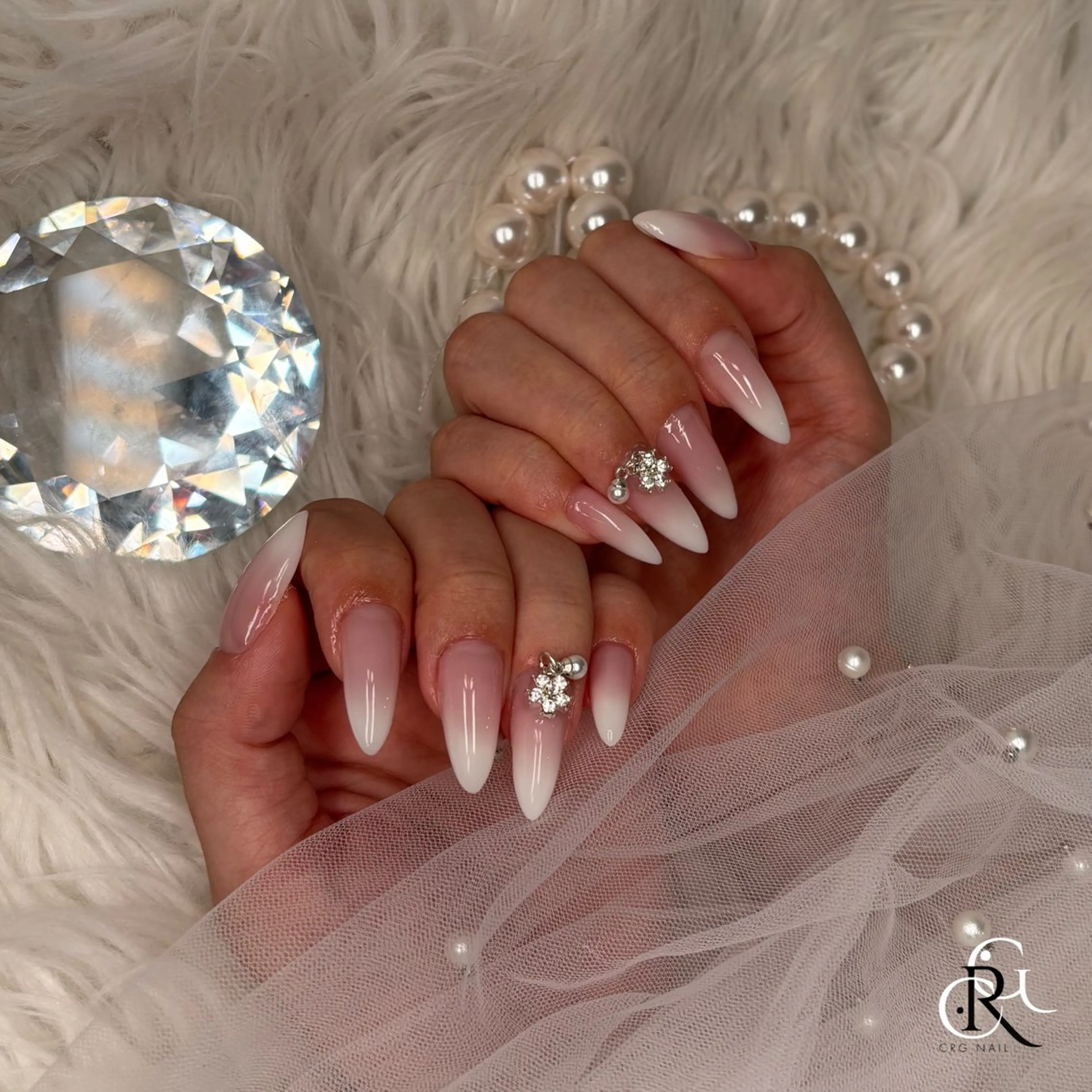 セミロング ハンドネイル CRGNAIL RENAのネイルデザイン