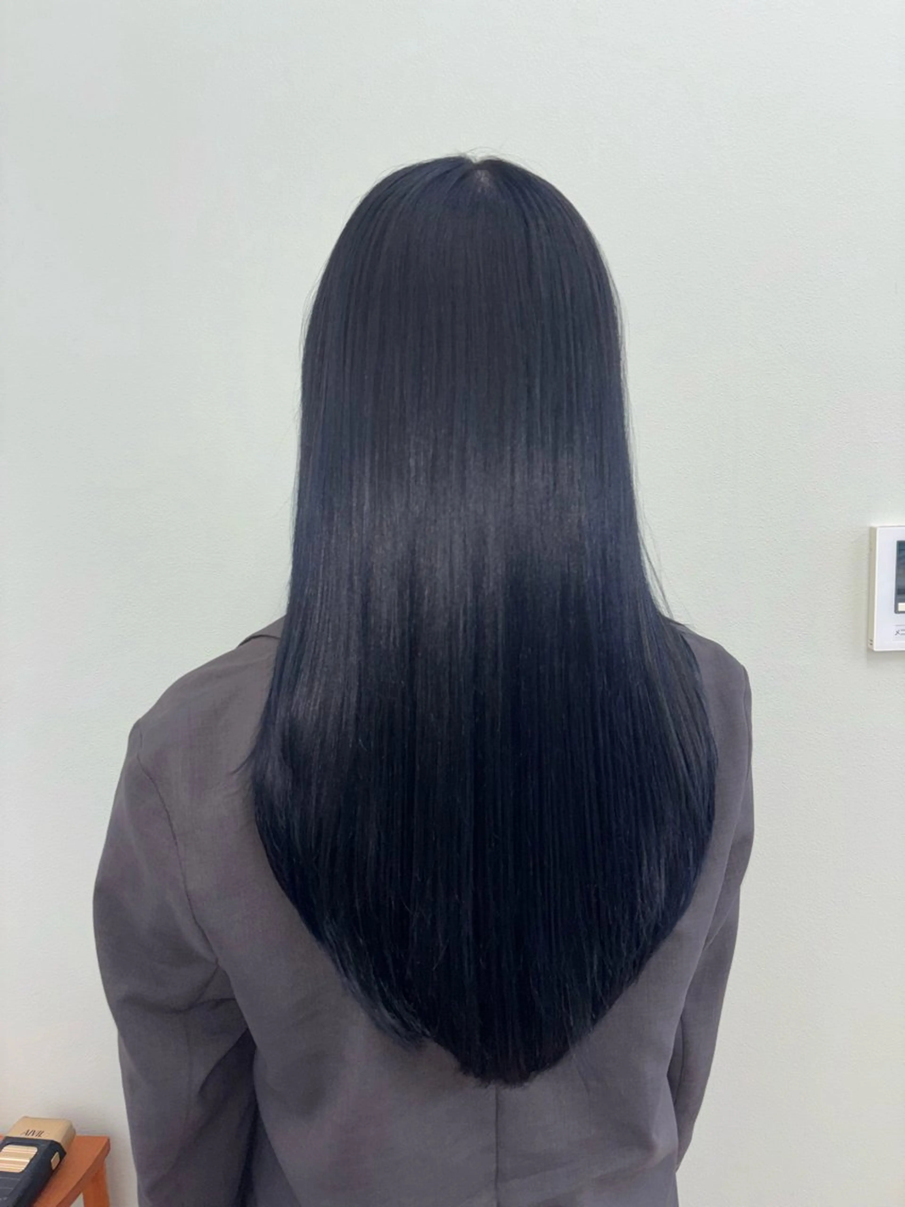 ロング カラー 黒髪 ブルーカラー ブルーブラック 透明感カラー トリートメント 坂田 美空のヘアスタイル