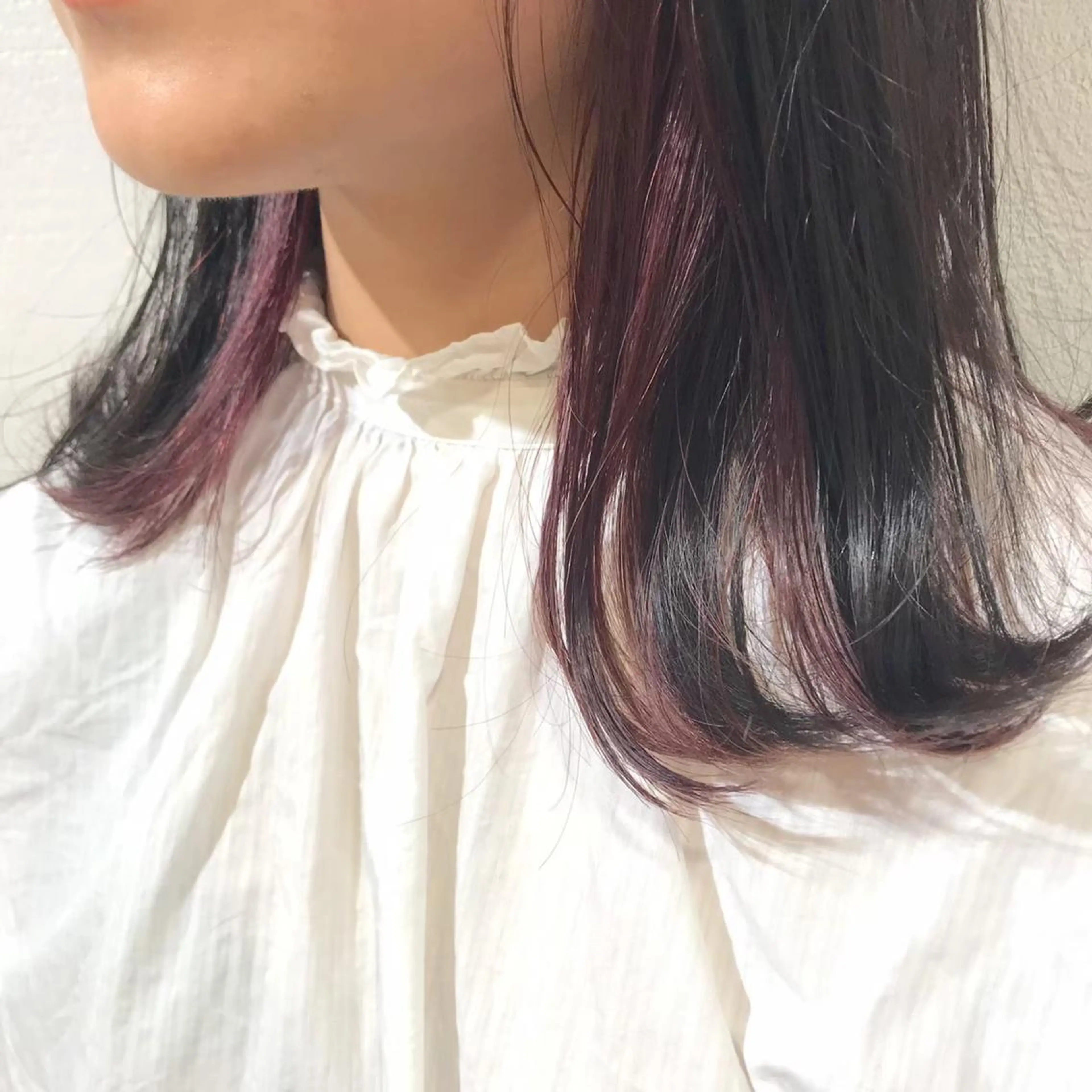 ロング カラー 黒髪 インナーカラー レッドカラー 卒業式のヘアスタイル 藤井 貴美子のヘアスタイル