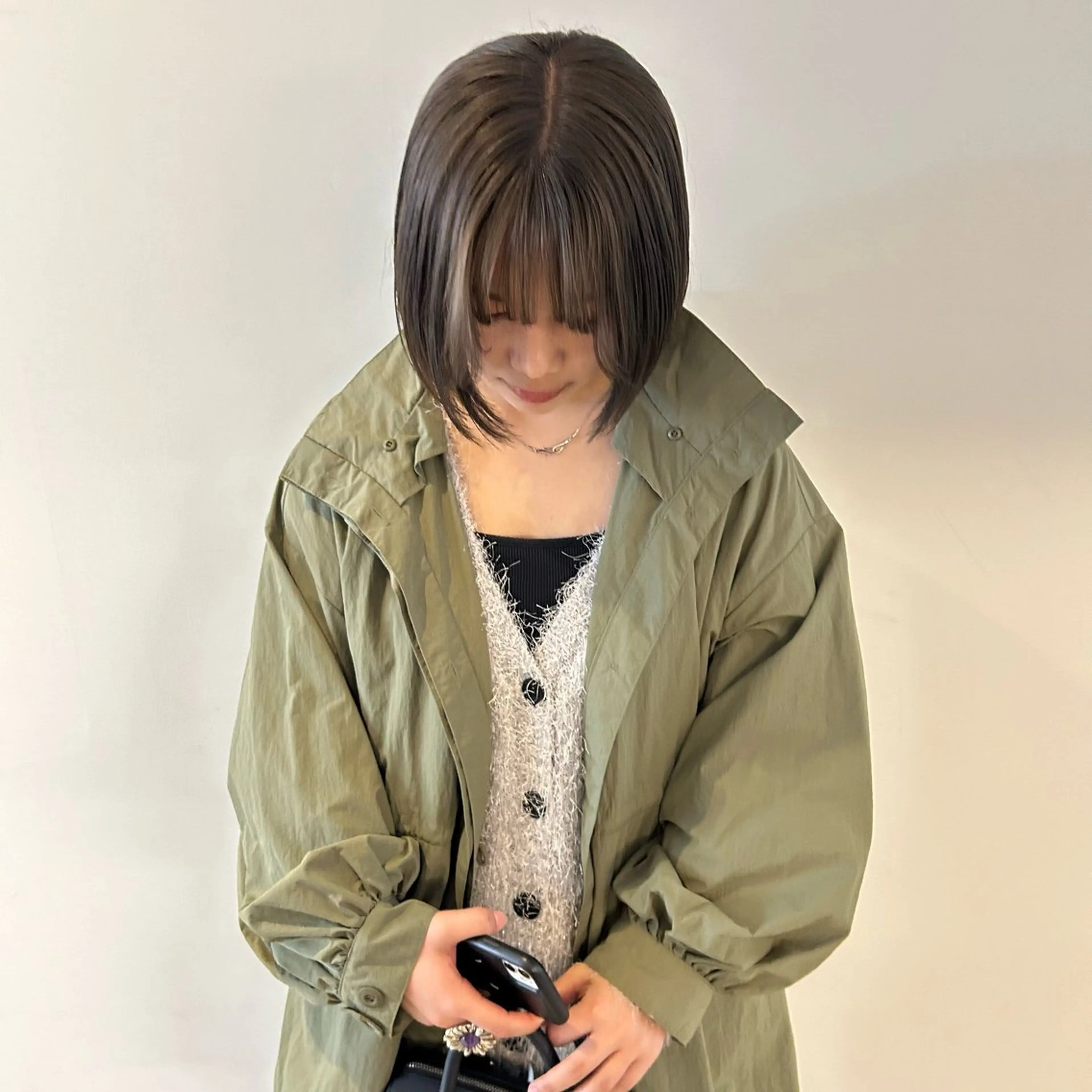 ショート ボブ 顔まわりレイヤー 顔周りカット レイヤーカット nonoka オリーブ/レイヤーのヘアスタイル