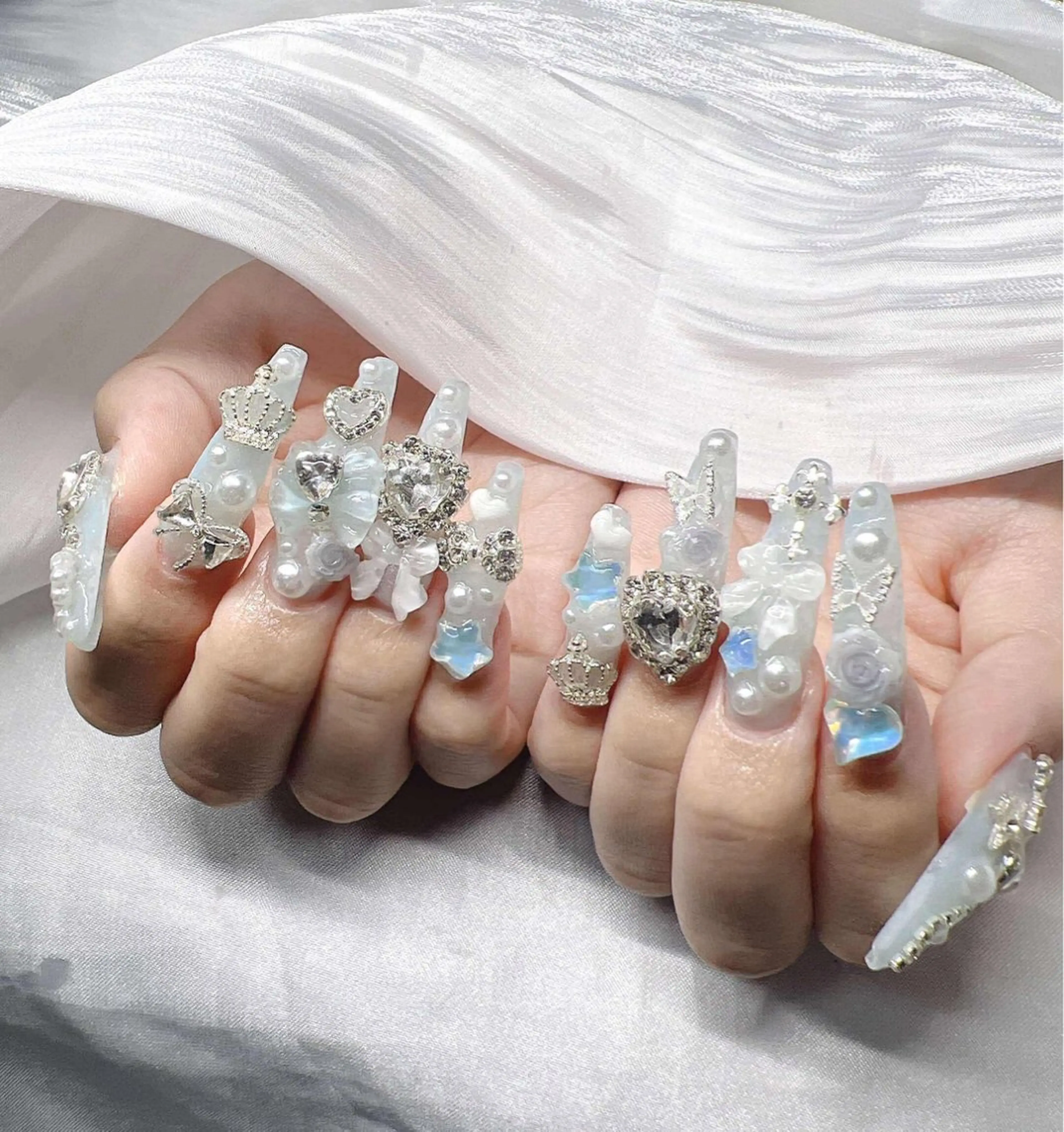 ネイル 長さ出し グラデーション キラキラネイル マグネットネイル ニュアンスネイル ハンドネイル Lee Ainのネイルデザイン