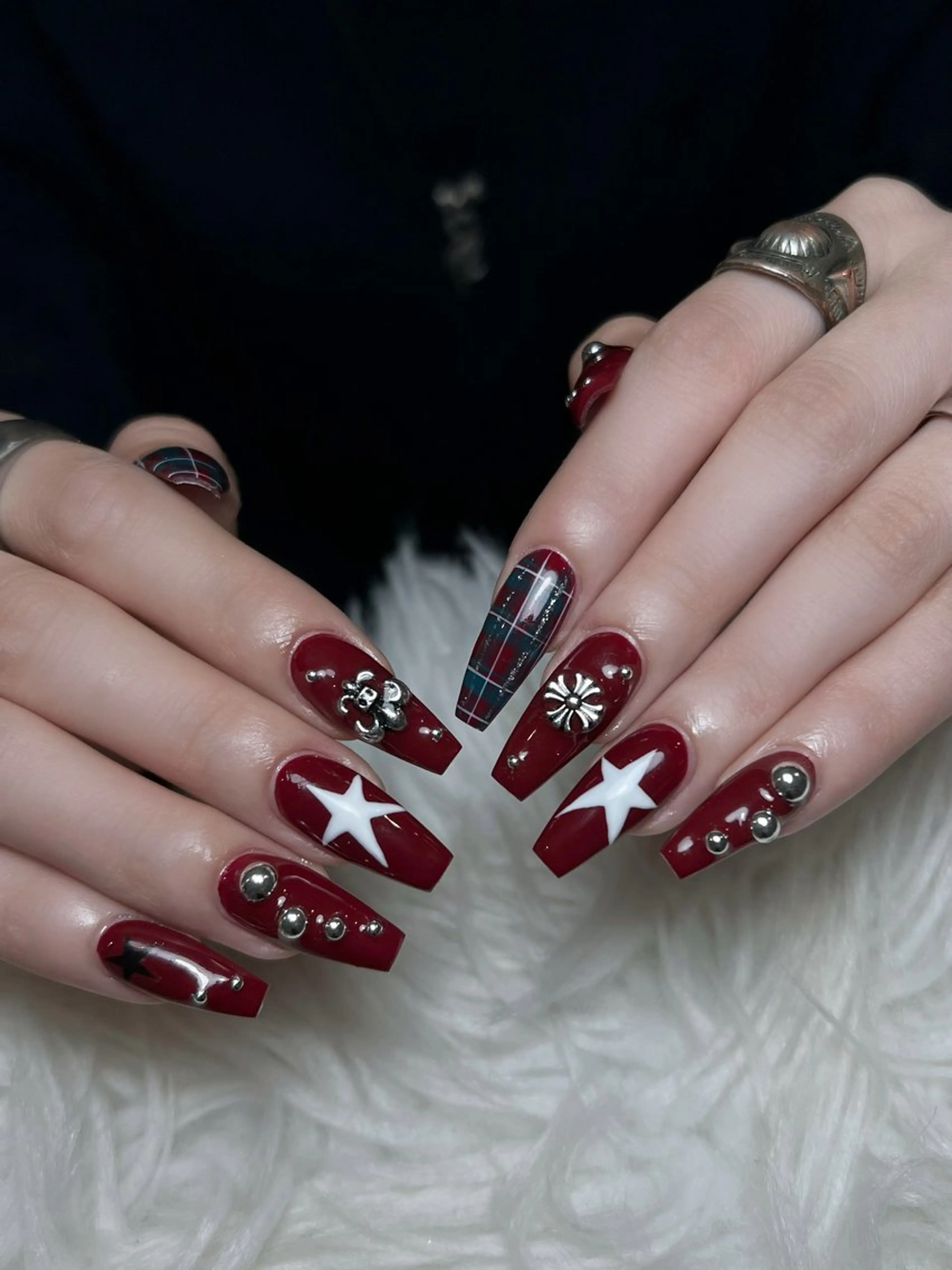 ネイル ボルドー ブラウン チークネイル ドット フットネイル Julli NailStudioのネイルデザイン