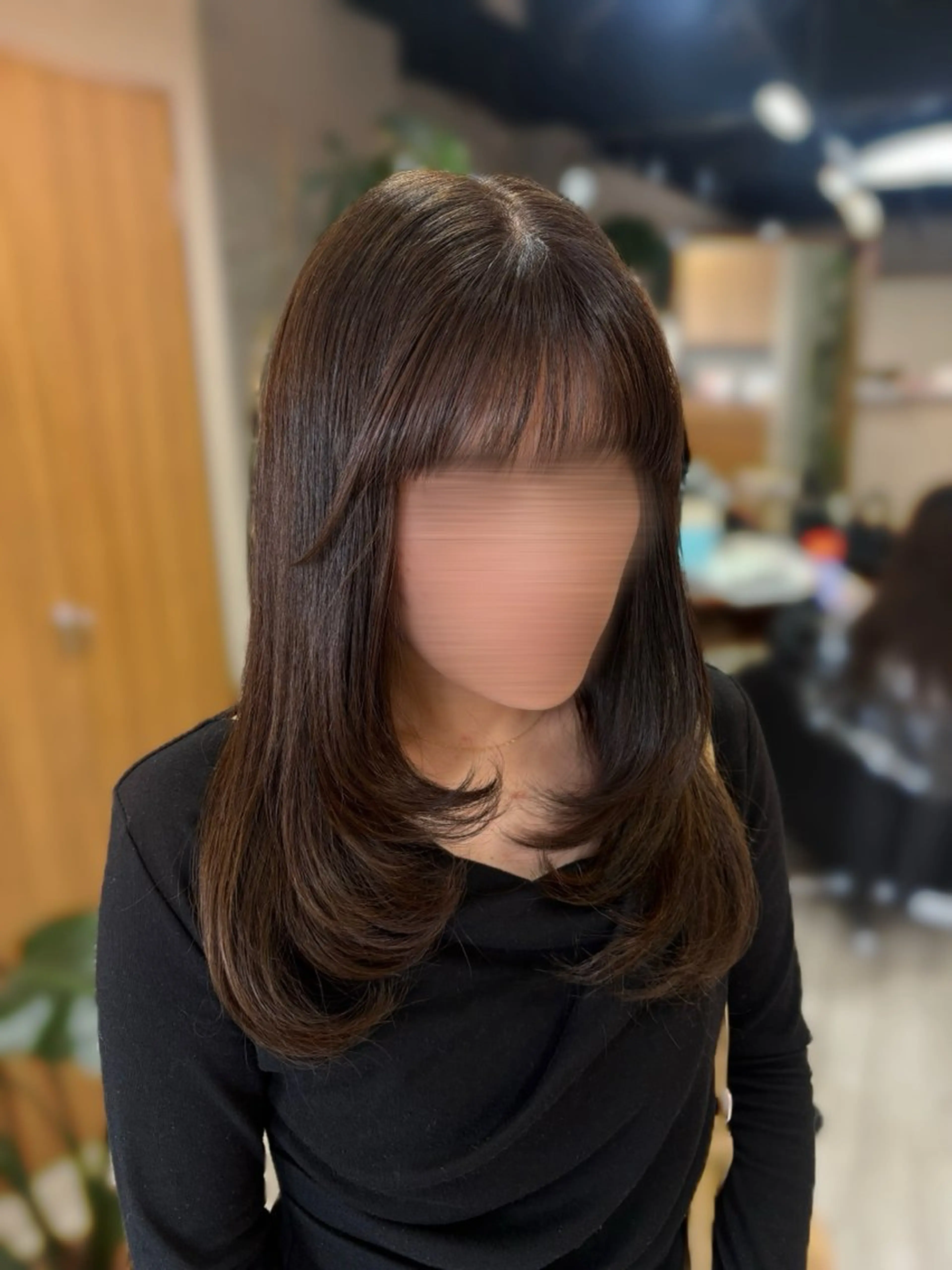 セミロング レイヤーカット ヘアカラー arika ninaのヘアスタイル
