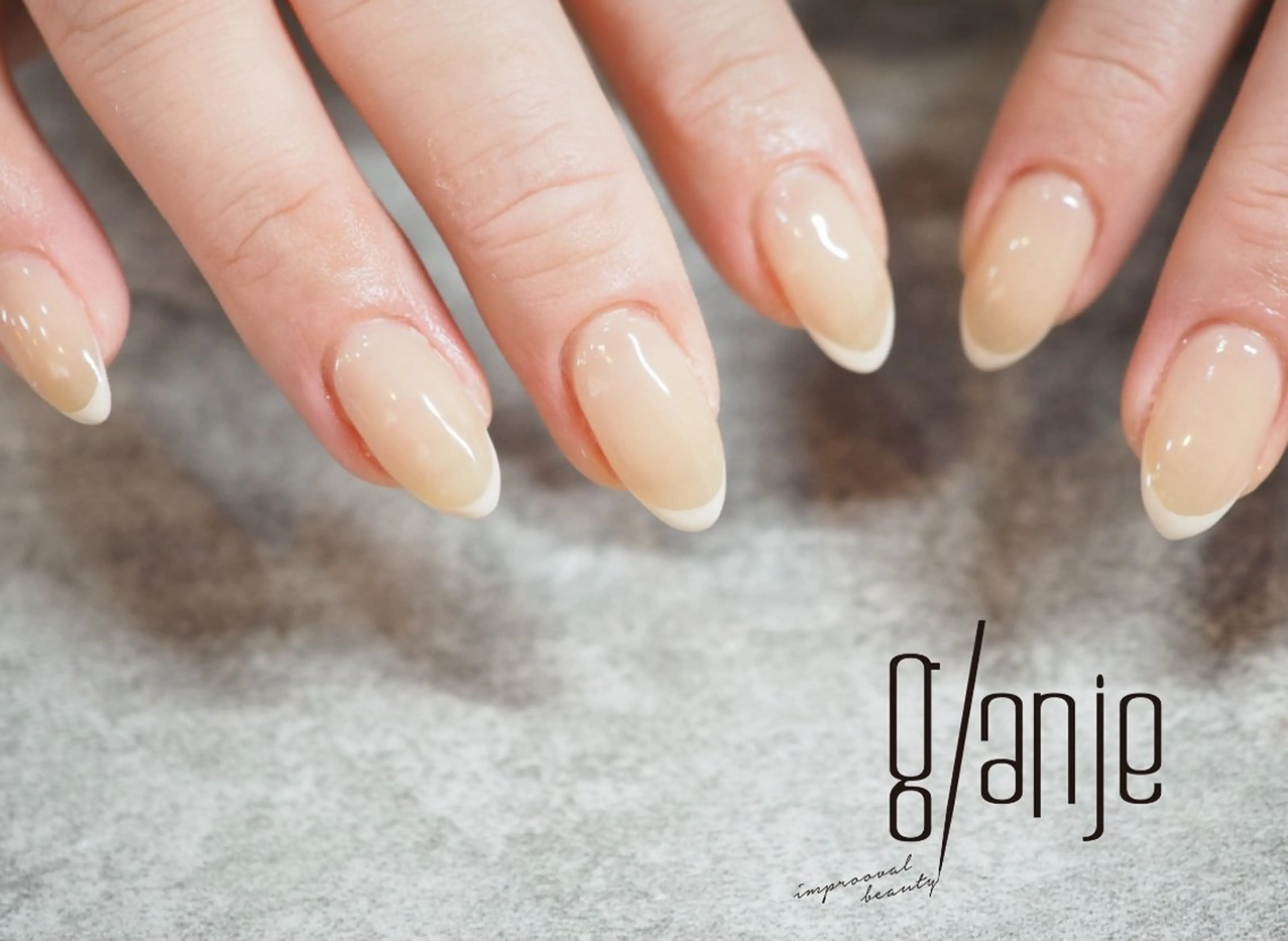 【学割U24】グラデーションorフレンチ★付け替えオフ代無料の写真