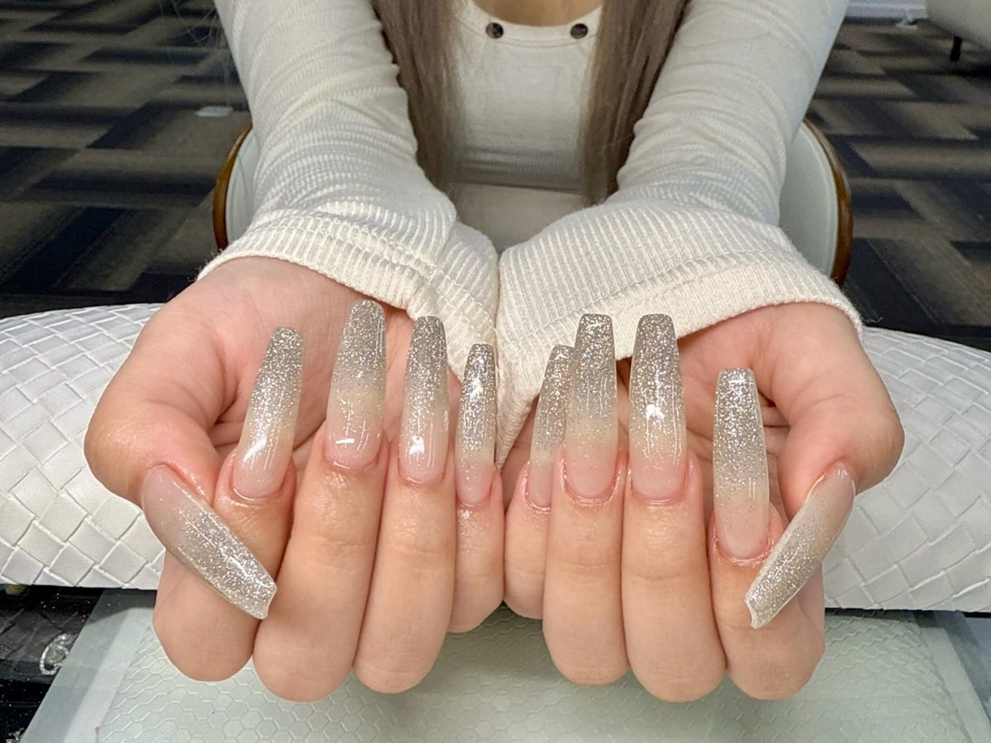 ネイル 長さ出し フットネイル フレンチネイル ジェルネイル ガーリー ハンドネイル フットネイル ハンドケア NYネイルサロン 千葉中央店のネイルデザイン