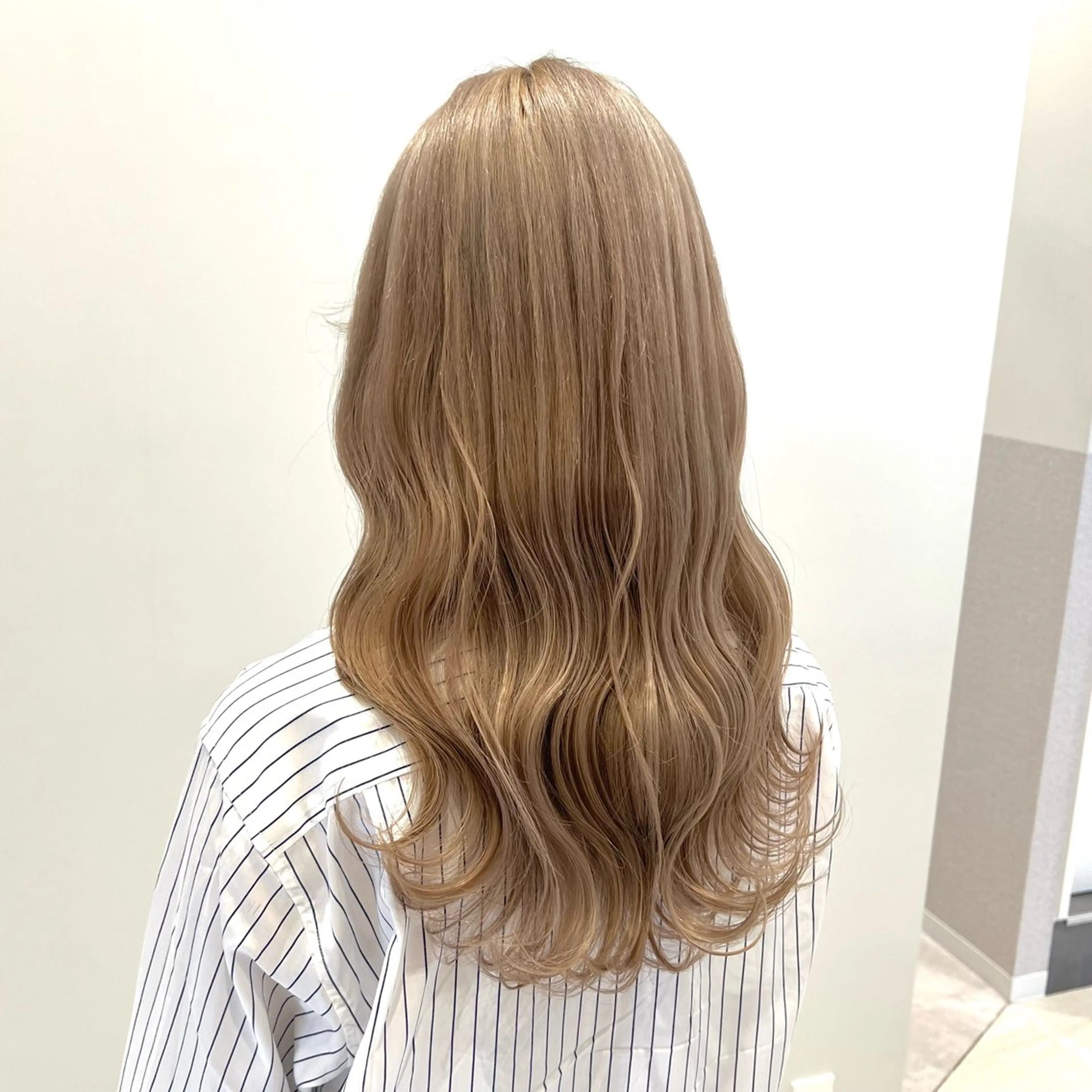 ロング カラー 🩵ブリーチカラー 🐈MIORI🩵のヘアスタイル