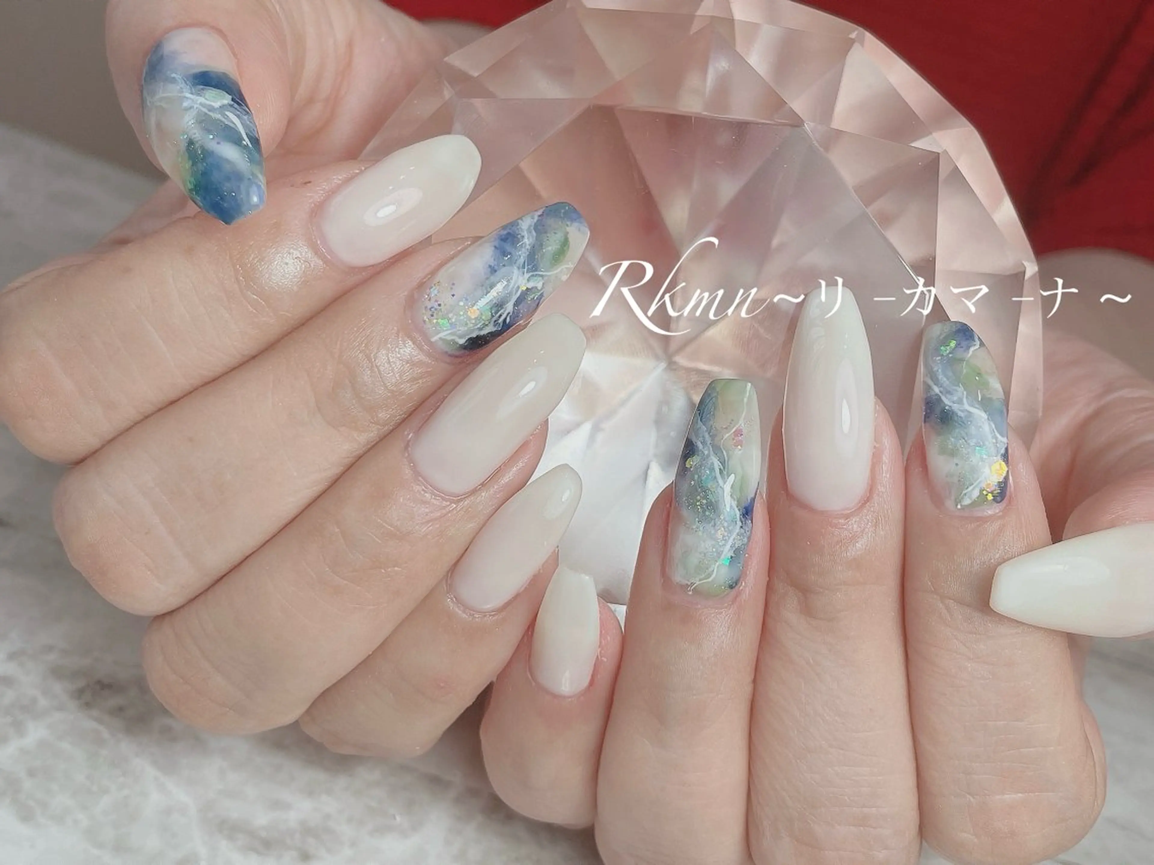 ネイル アートネイル ブルー ニュアンスネイル 春ネイル ホワイト ハンドネイル フットネイル ハンドケア Rkmn ~リ-カマ-ナ~のネイルデザイン