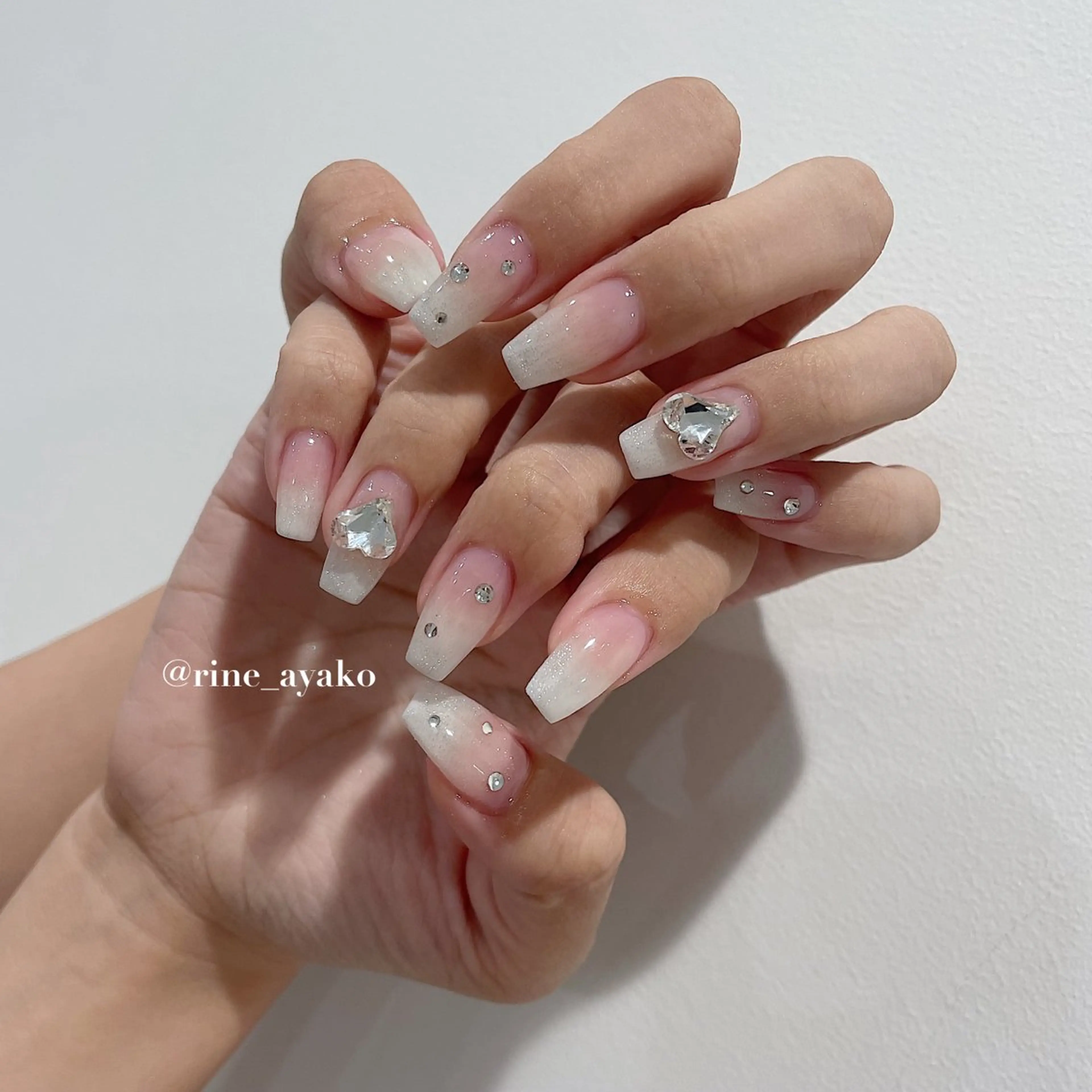 ネイル Rine 放出 (リネ)のネイルデザイン
