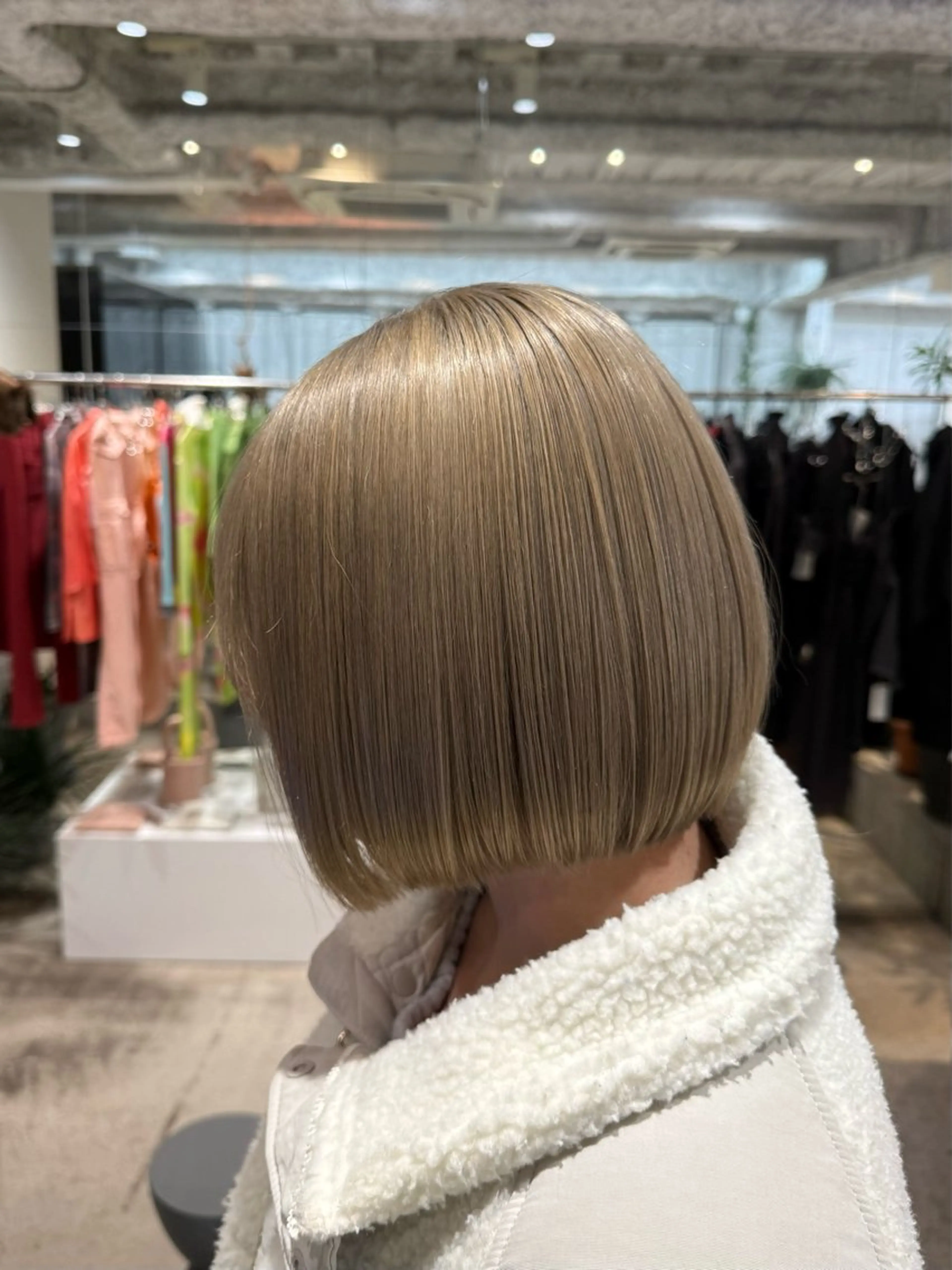 カラー ベージュカラー ブリーチ オリーブベージュ ANY Sakiのヘアスタイル