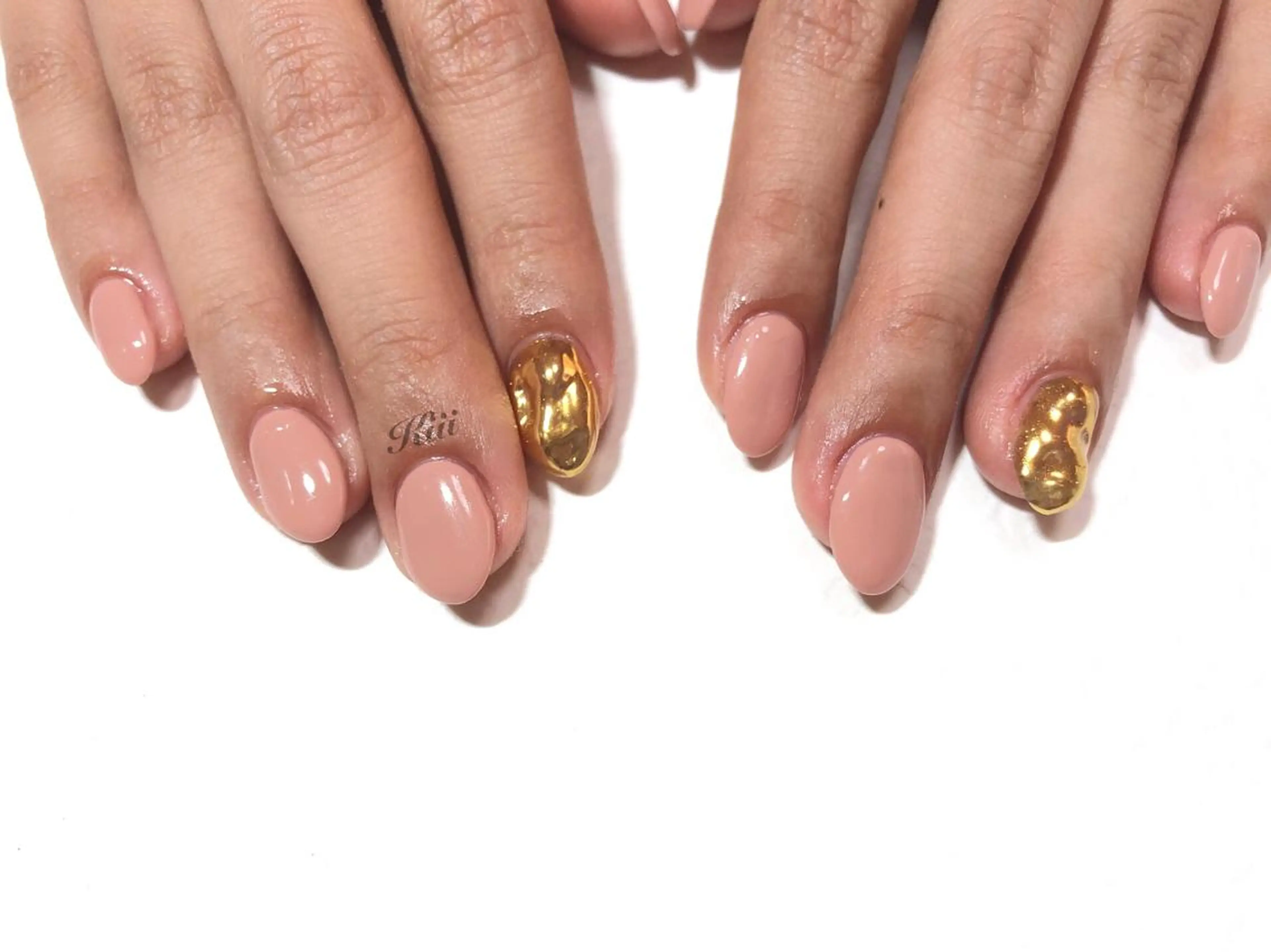 ネイル ゴールド ミラーネイル ハンドネイル フットネイル kiii.__ ✴︎*のネイルデザイン