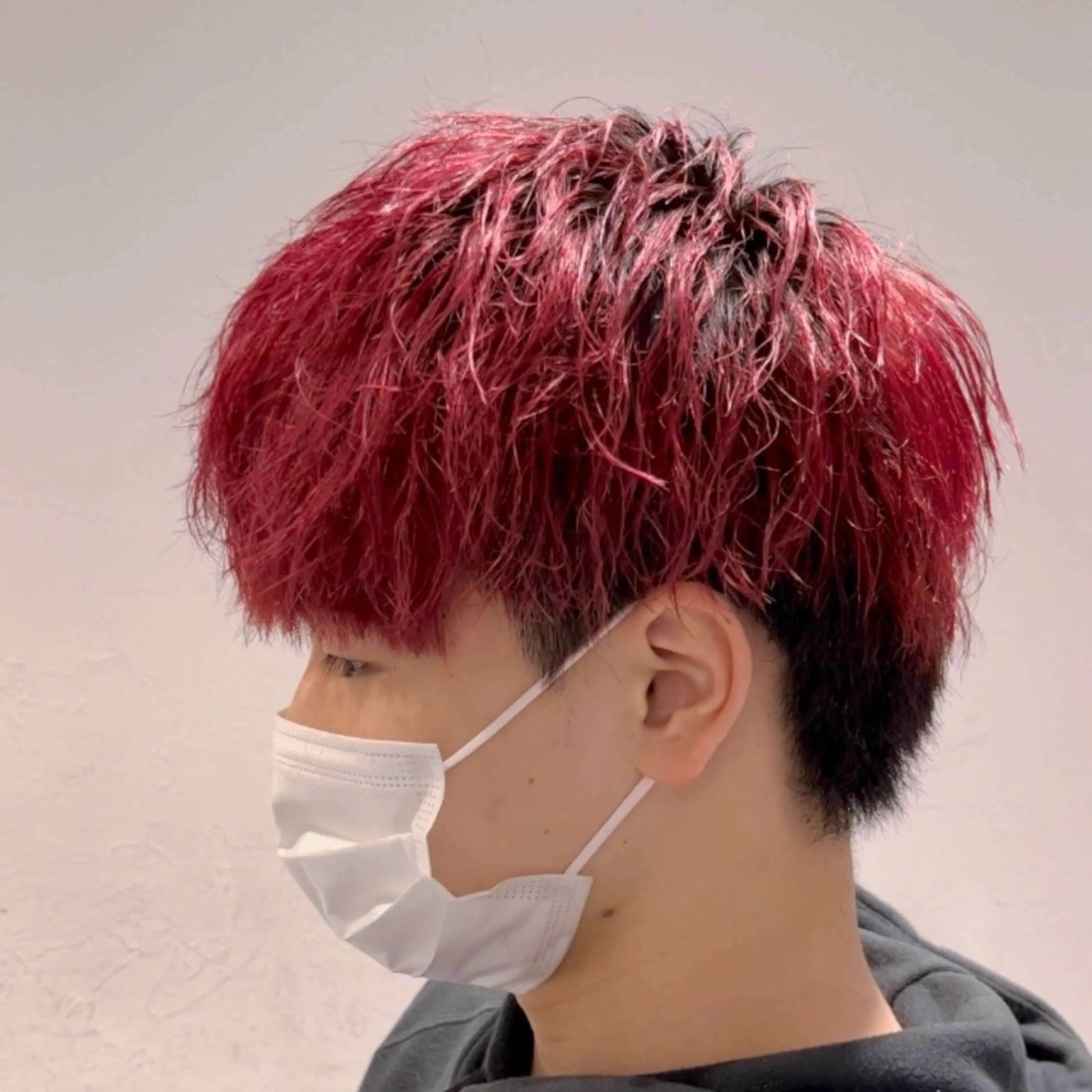 カラー メンズ メンズブリーチ フェードカット ブリーチ レッドカラー ヘアカラー カラー/フェード/ パーマ/たくぼーのヘアスタイル