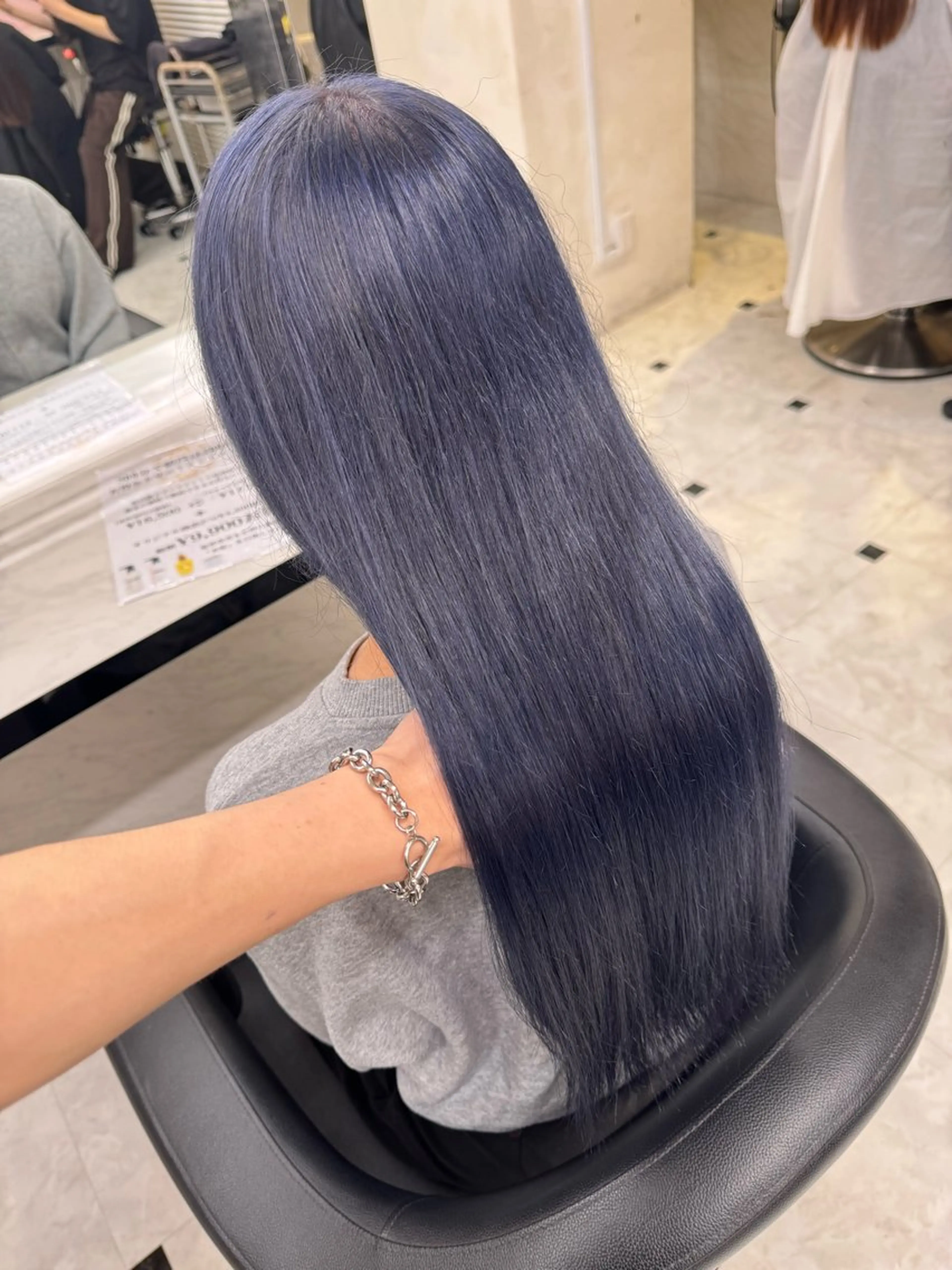ロング カラー ヘアアレンジ ブリーチ ブルーカラー ケアブリーチ ラベンダーカラー ロング ヘアカラー トリートメント 🥀レイヤー×ハイト ーントレンドヘア🥀のヘアスタイル