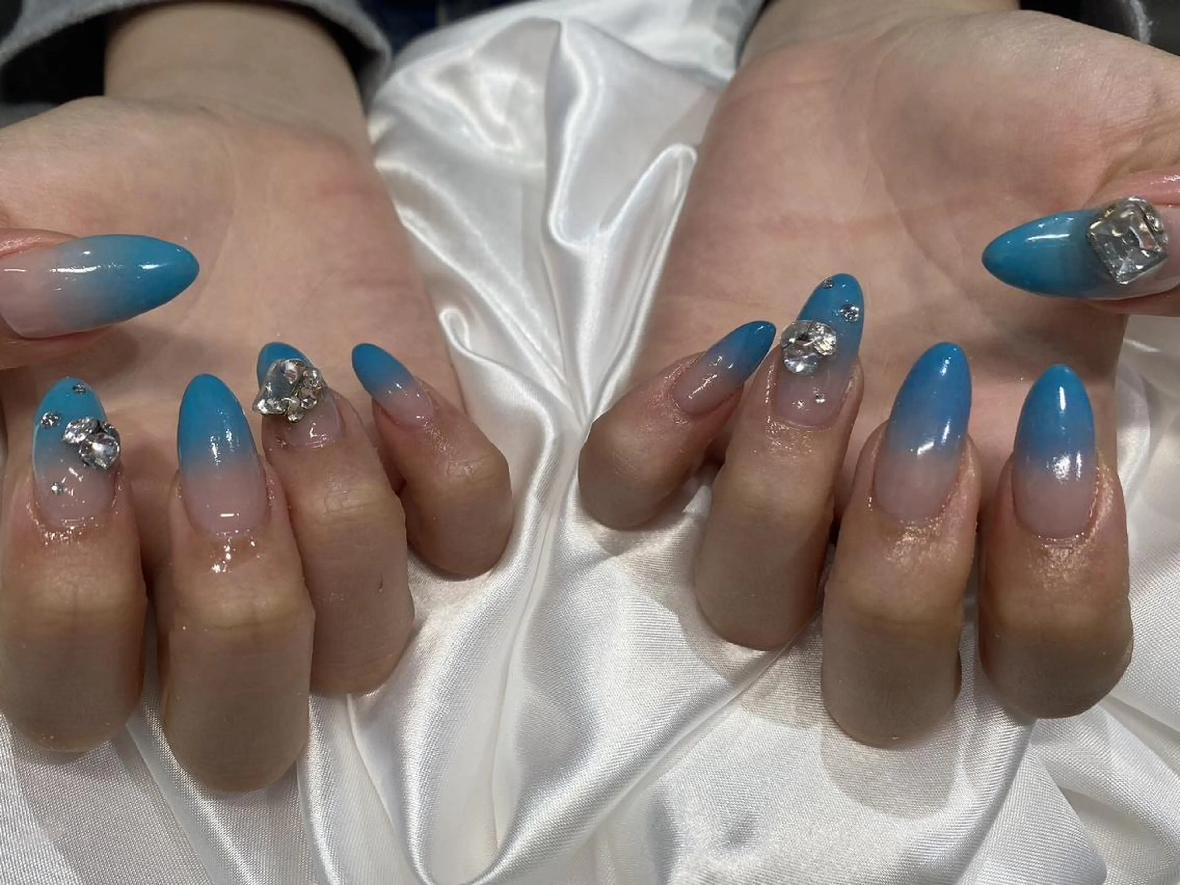 ネイル ブルー グラデーション ハンドネイル ハンドケア SalonLinda Madokaのネイルデザイン