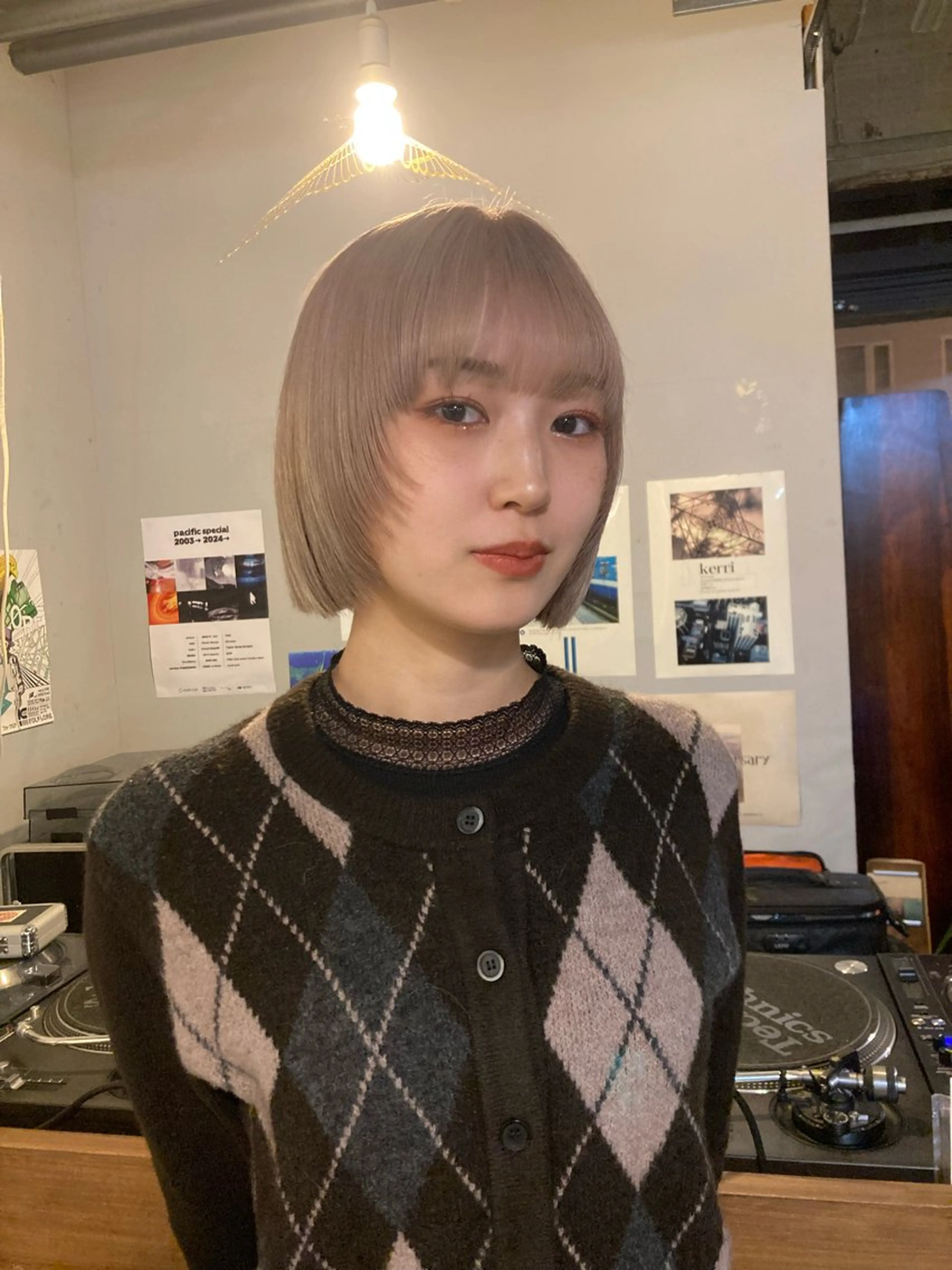 ショート カラー ブリーチ ブロンド 透明感カラー 三上 琳のヘアスタイル