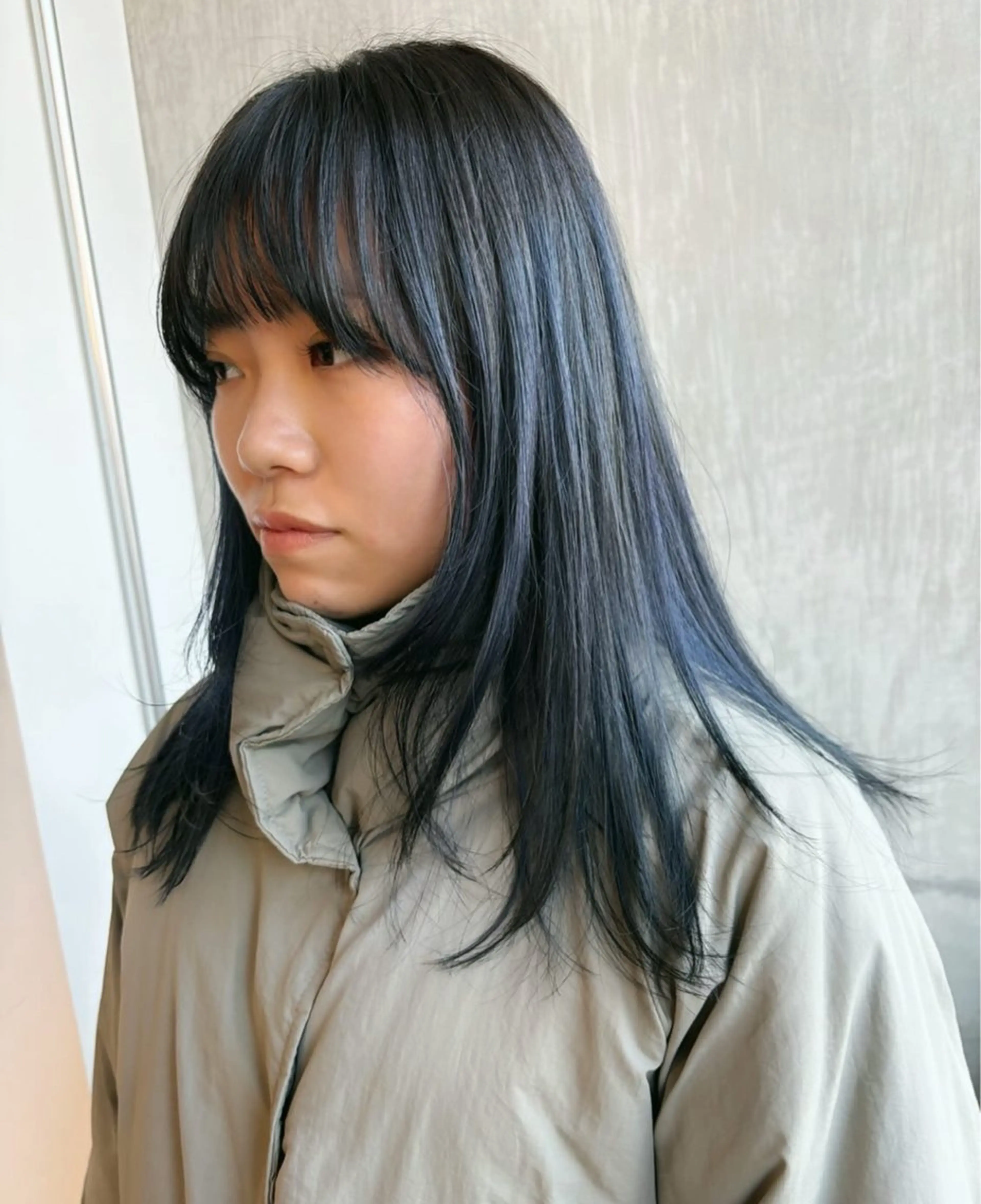 ロング カラー ブルーカラー 松崎 めいのヘアスタイル