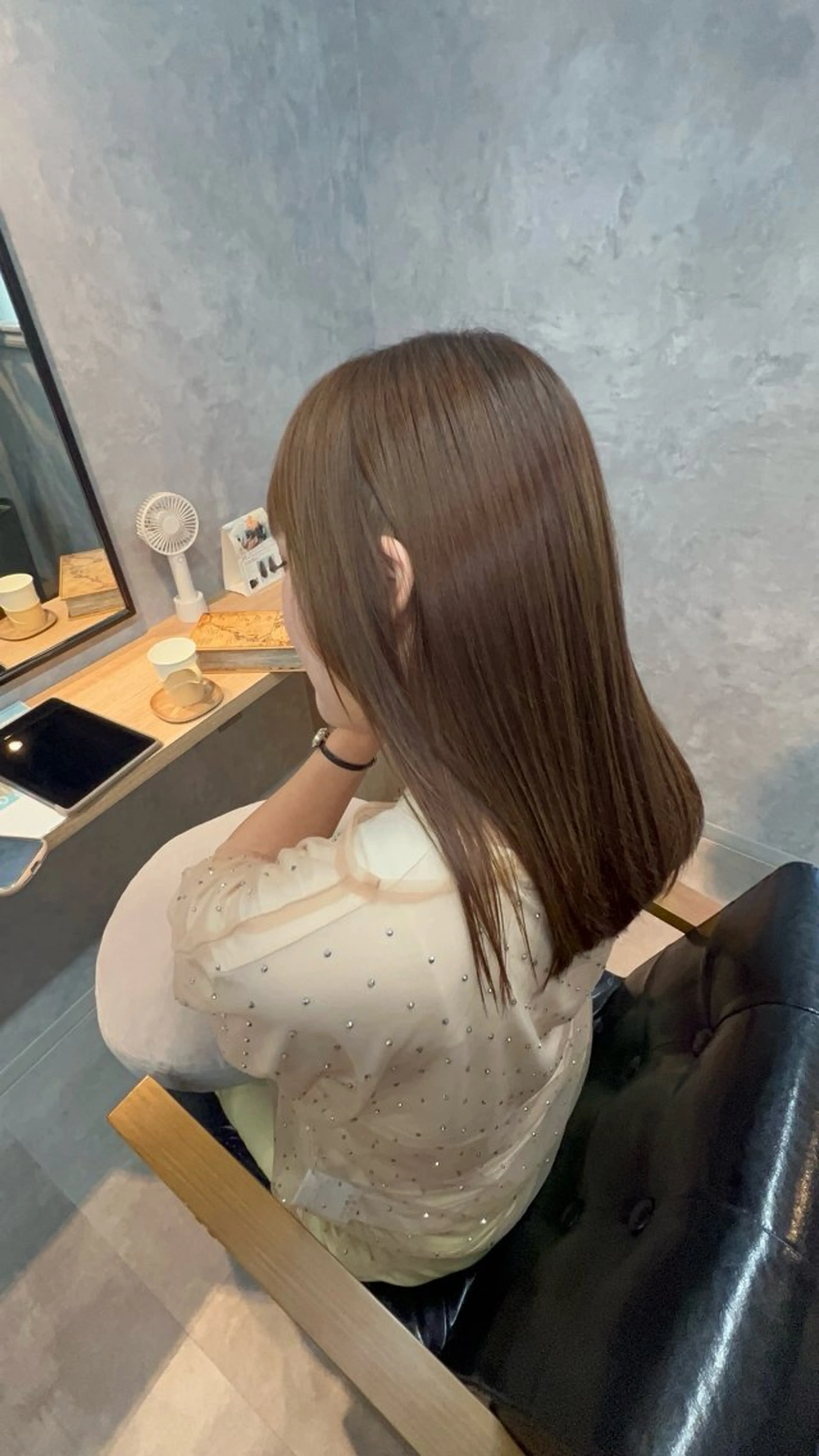 セミロング motoトップカラー リスト/ブリーチカラのヘアスタイル