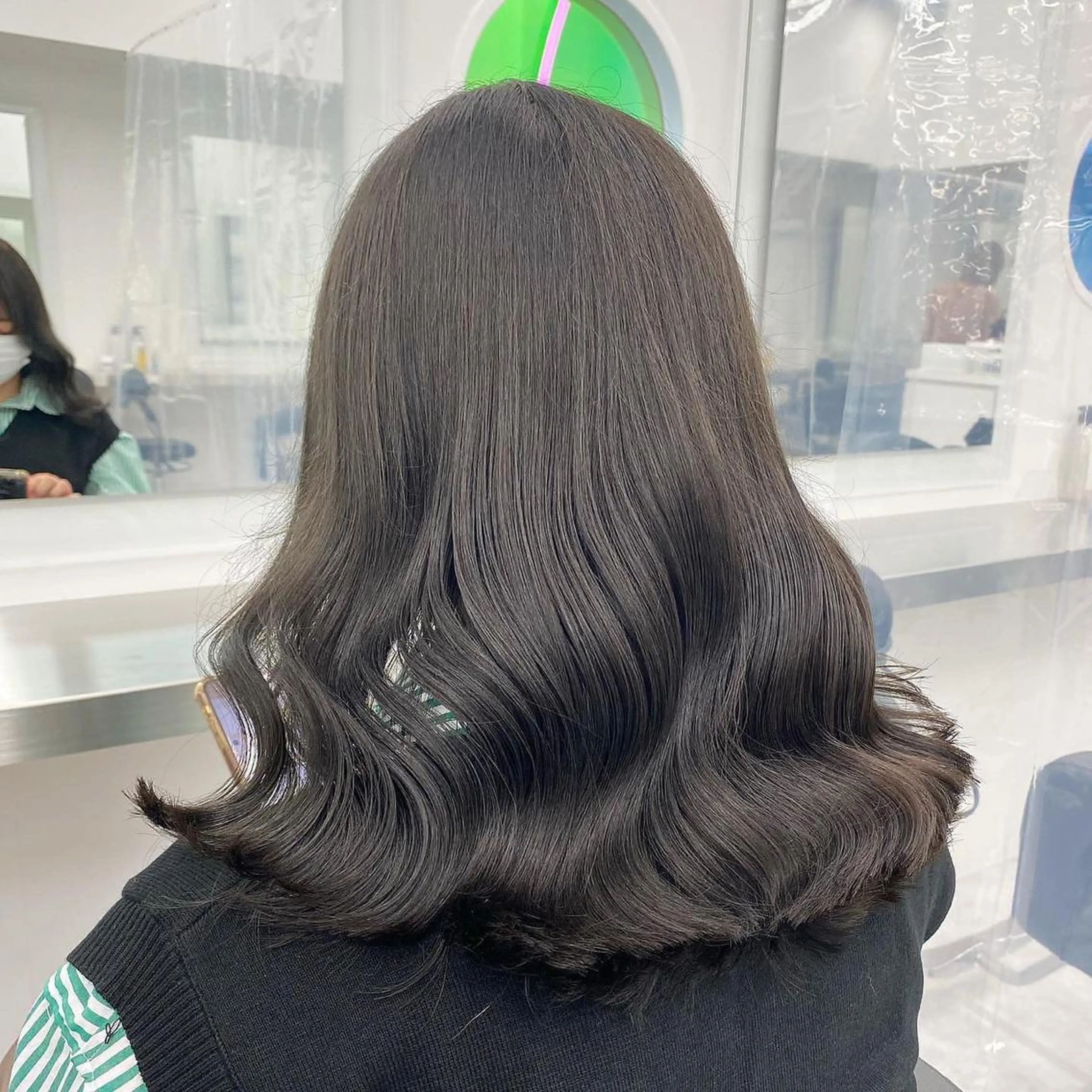 セミロング カラー パーマ ヘアアレンジ メンズ ネイル マツエク・マツパ グレージュ オリーブグレージュ オリーブグレー ヘアカラー ヘッドスパ ブリーチなし透明感 カラー/MISANOのヘアスタイル