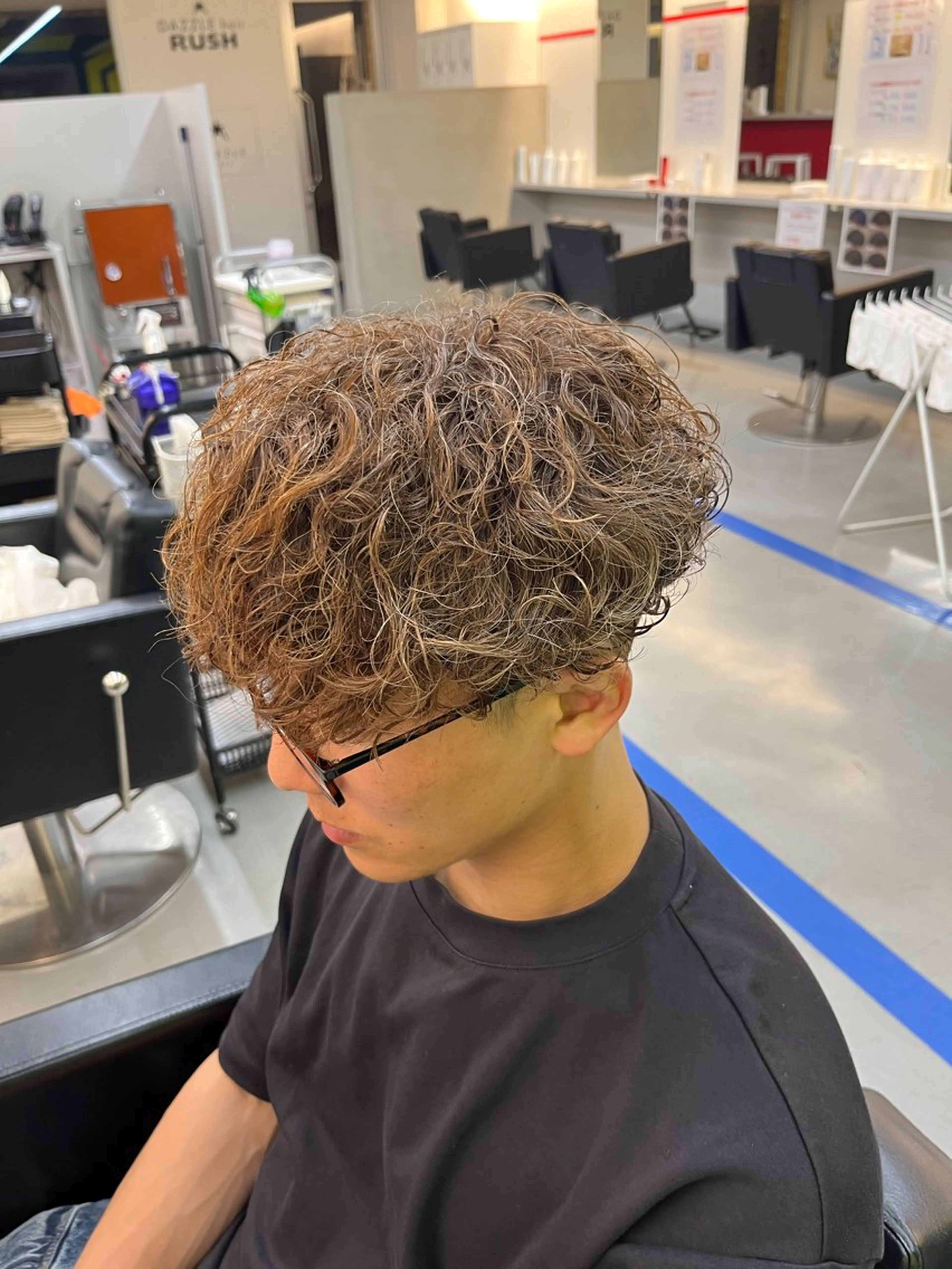 パーマ メンズ メンズパーマ プードルパーマ プードルパーマ 波巻き得意 メンズ美容師/松井陸のヘアスタイル