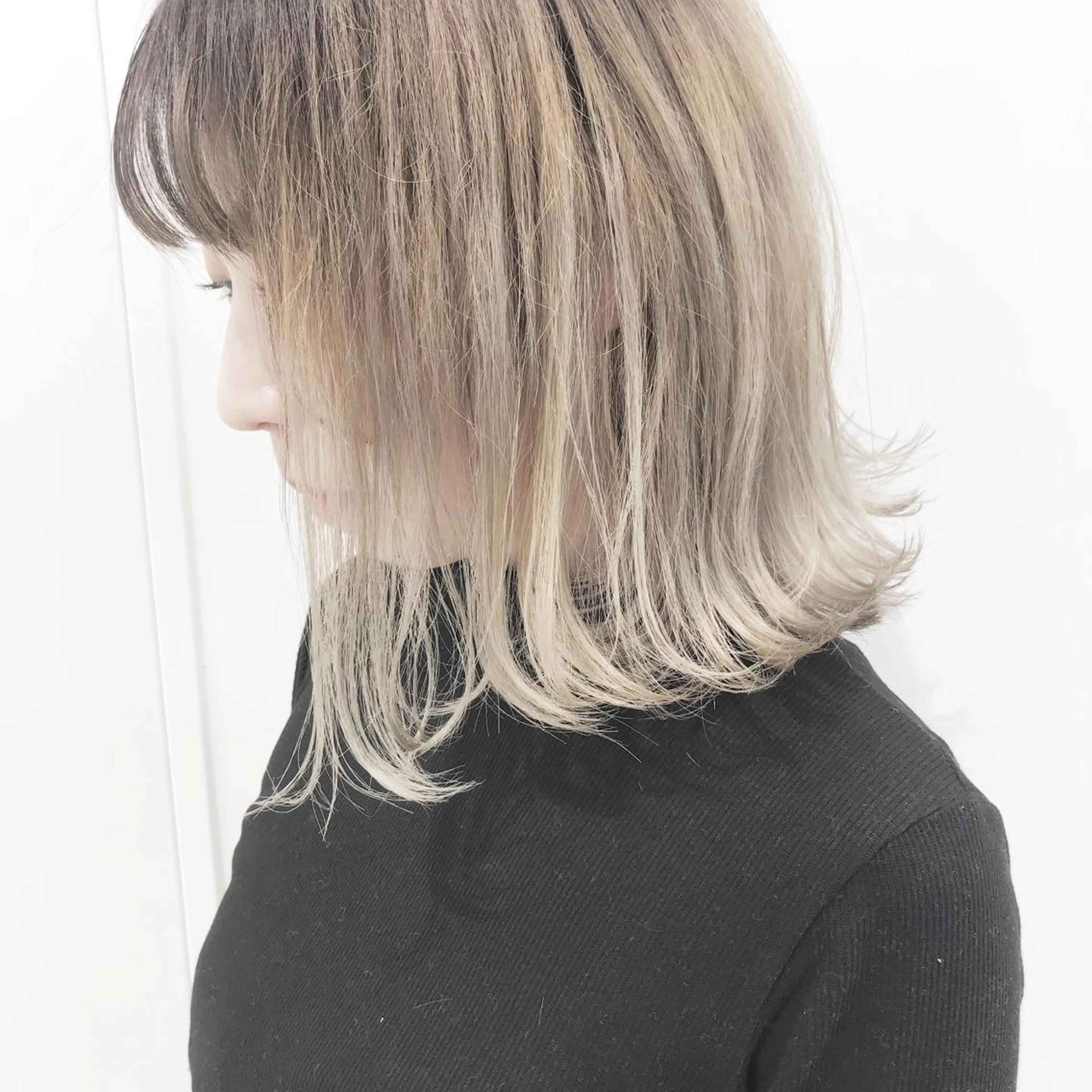 ミディアム カラー グラデーションカラー AGU akariのヘアスタイル