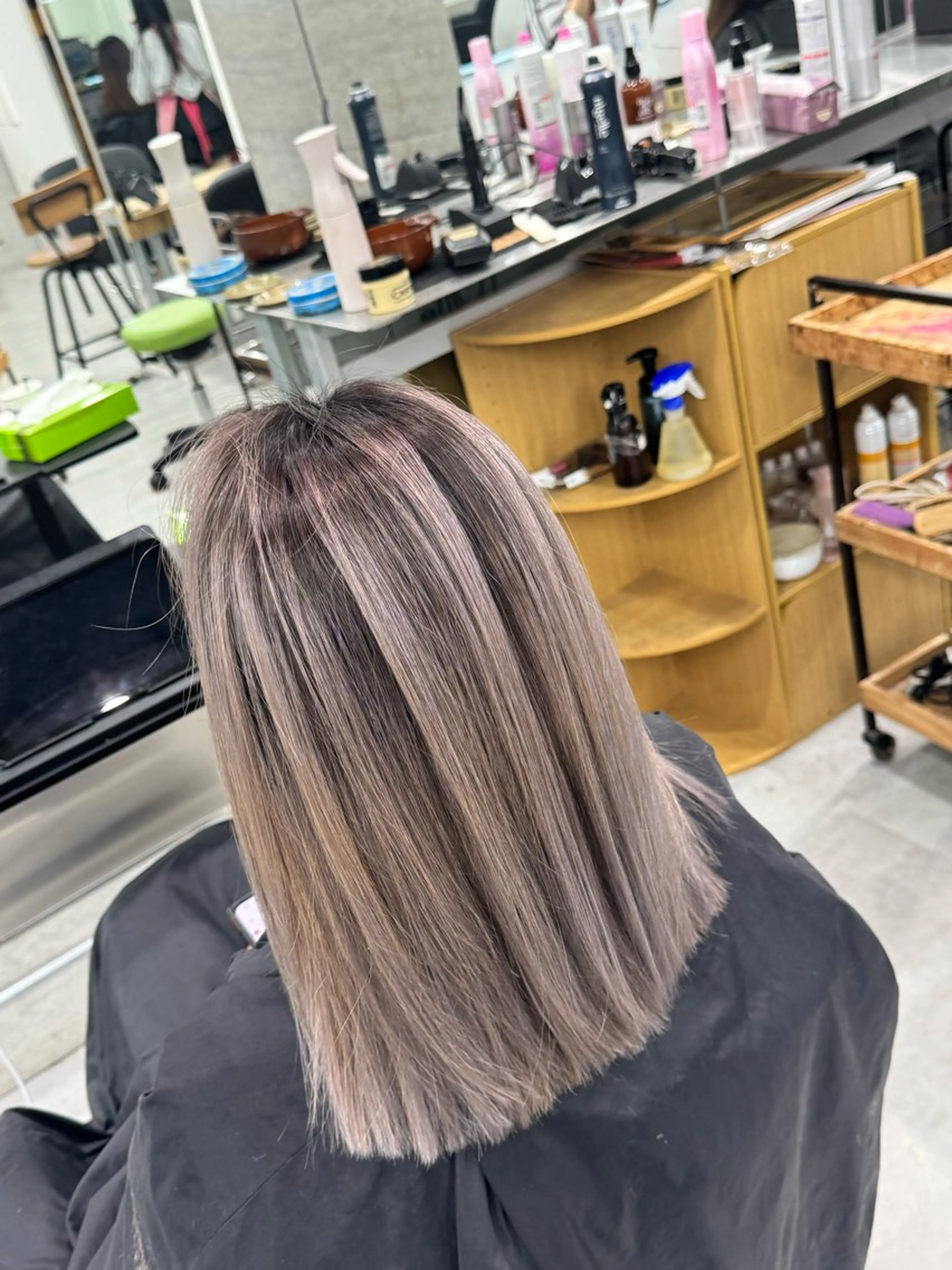 セミロング カラー ブリーチ ヘアカラー トリートメント 艶髪✨ブリーチ職人 井手正康のヘアスタイル