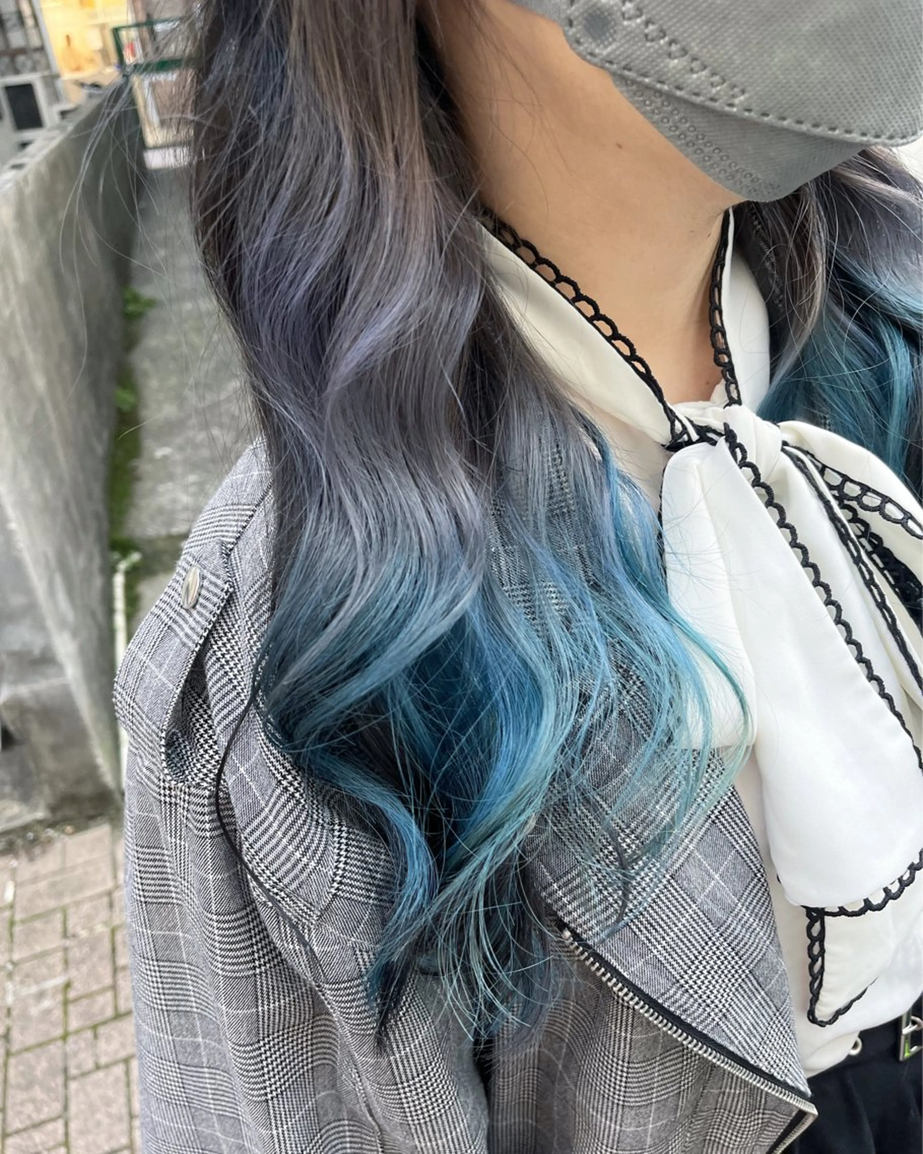 セミロング カラー ブリーチ イヤリングカラー インナーカラー ユニコーンカラー 卒業式のヘアスタイル カット ヘアカラー トリートメント 原宿サロン代表 デザインカラー伊藤卓のヘアスタイル