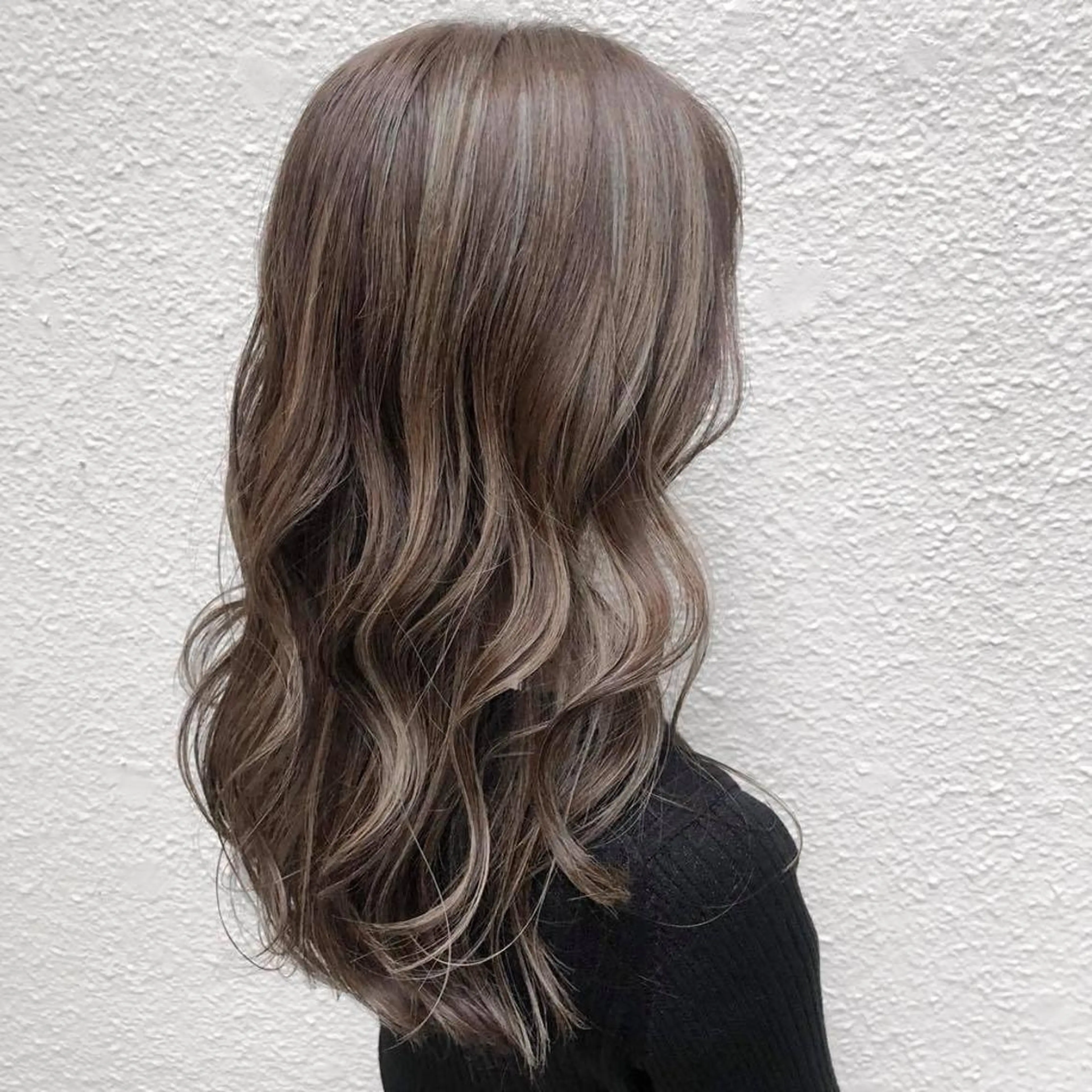 ロング カラー ベージュカラー ハイライトカラー ハイライト ヘアカラー FERIA fam 小林勇太のヘアスタイル