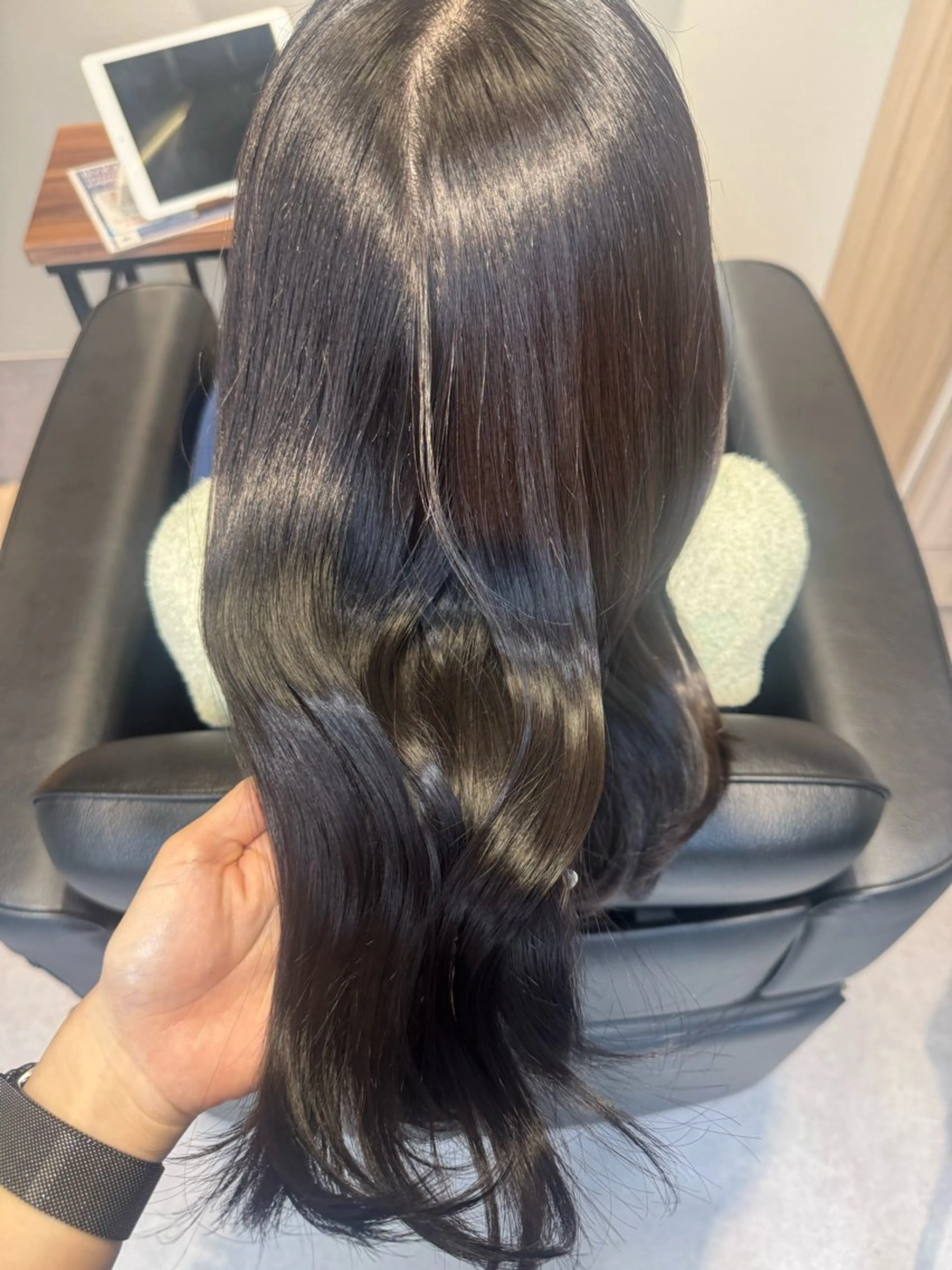 ロング カット ヘアカラー トリートメント NAVY 橋本心 縮毛矯正のヘアスタイル