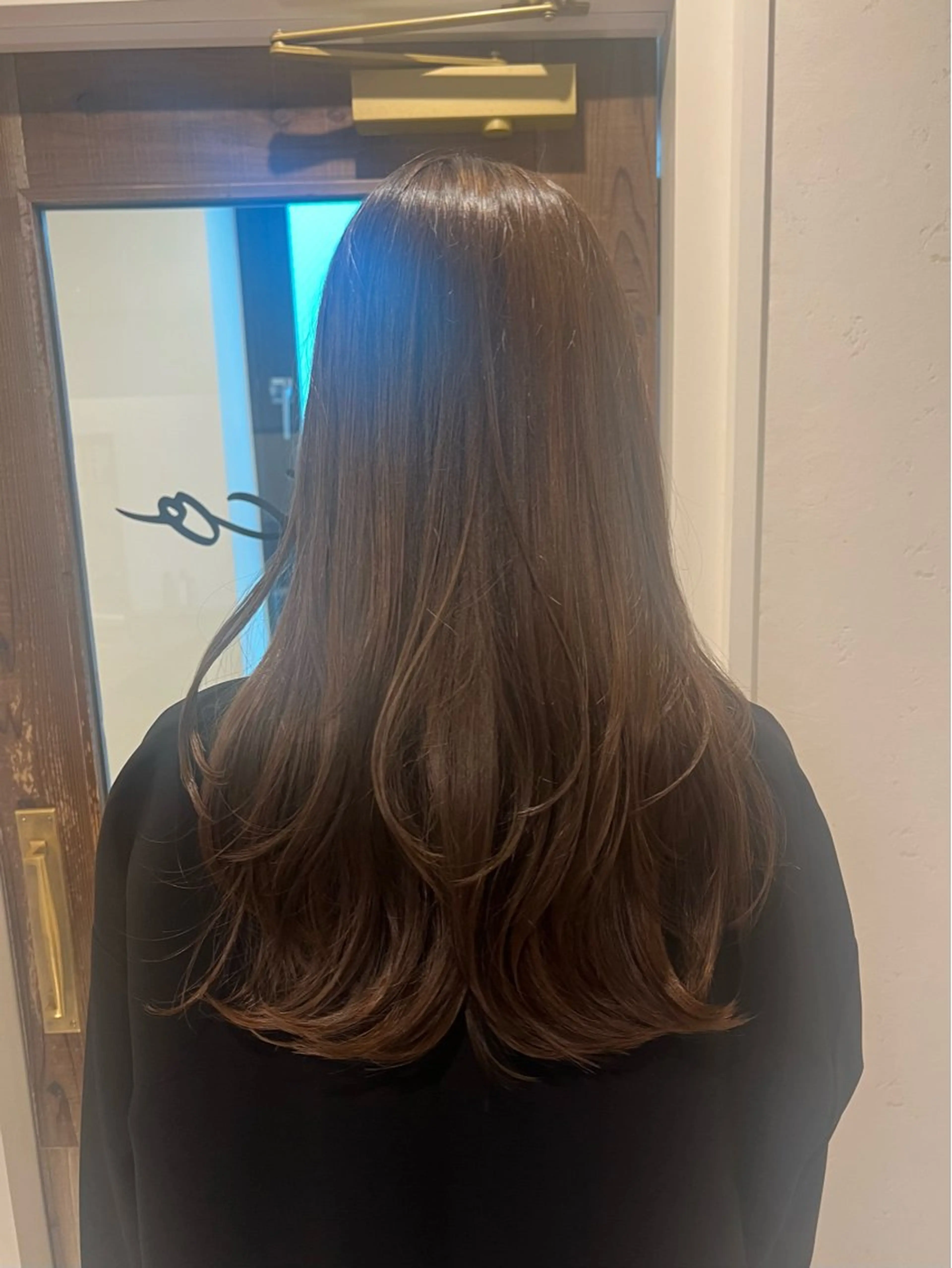 ロング カラー ベージュカラー 透明感カラー ヘアカラー トリートメント 工藤 梨花のヘアスタイル