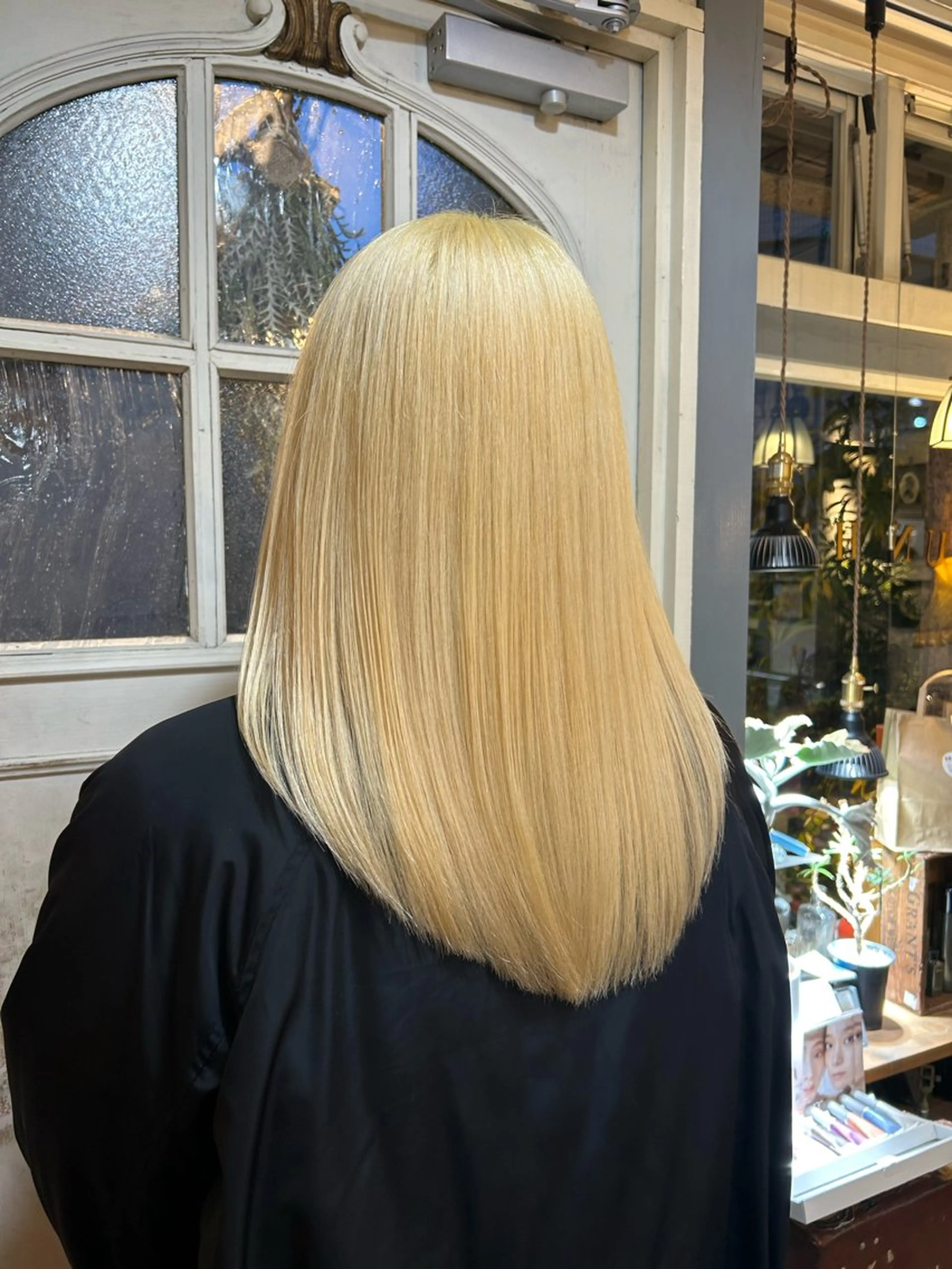 セミロング カラー ブリーチ 抜きっぱなしブロンド ブロンド カット ヘアカラー トリートメント ヘッドスパ BRITS 渡辺 菜々子のヘアスタイル