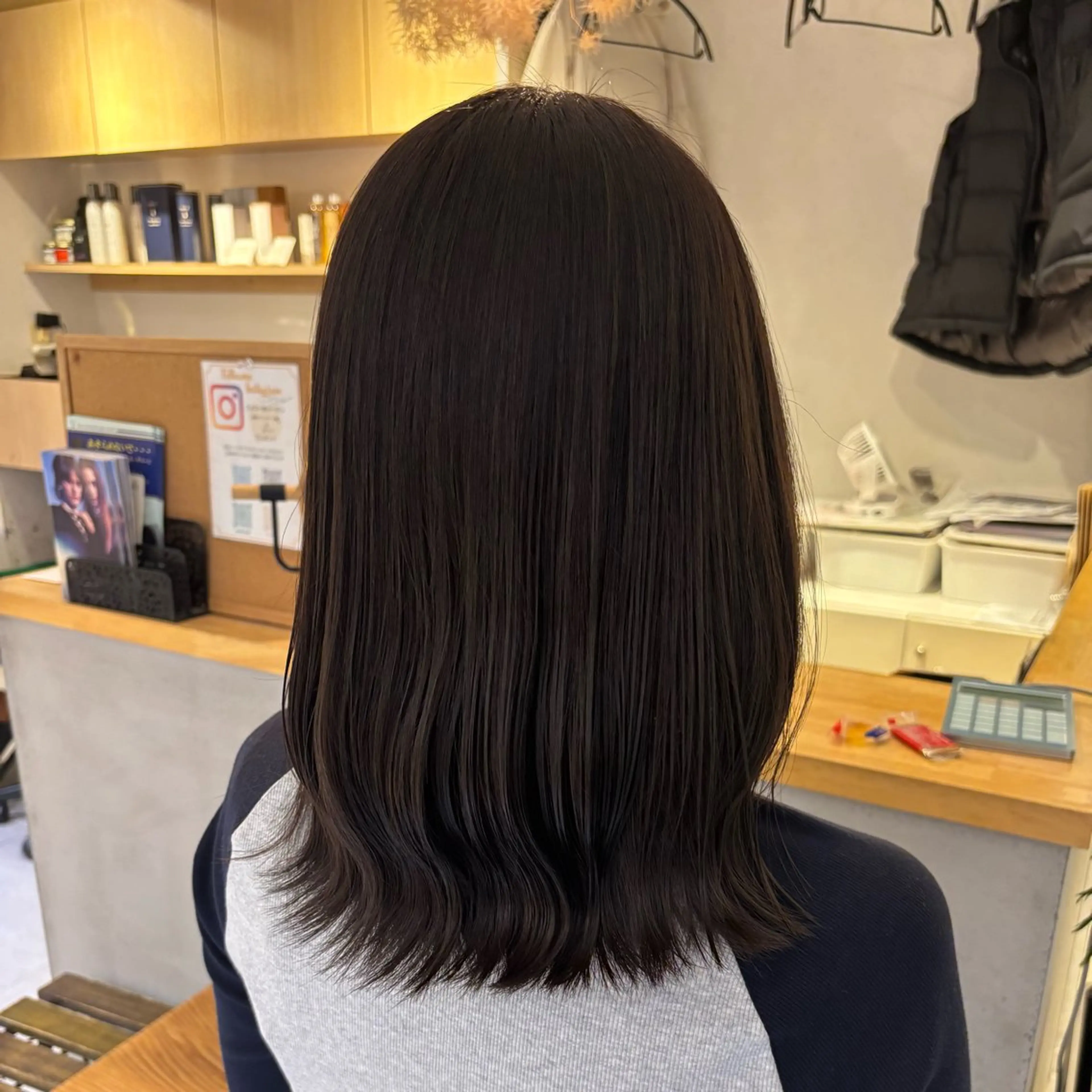 カラー オリーブグレー 草野 亜弥のヘアスタイル