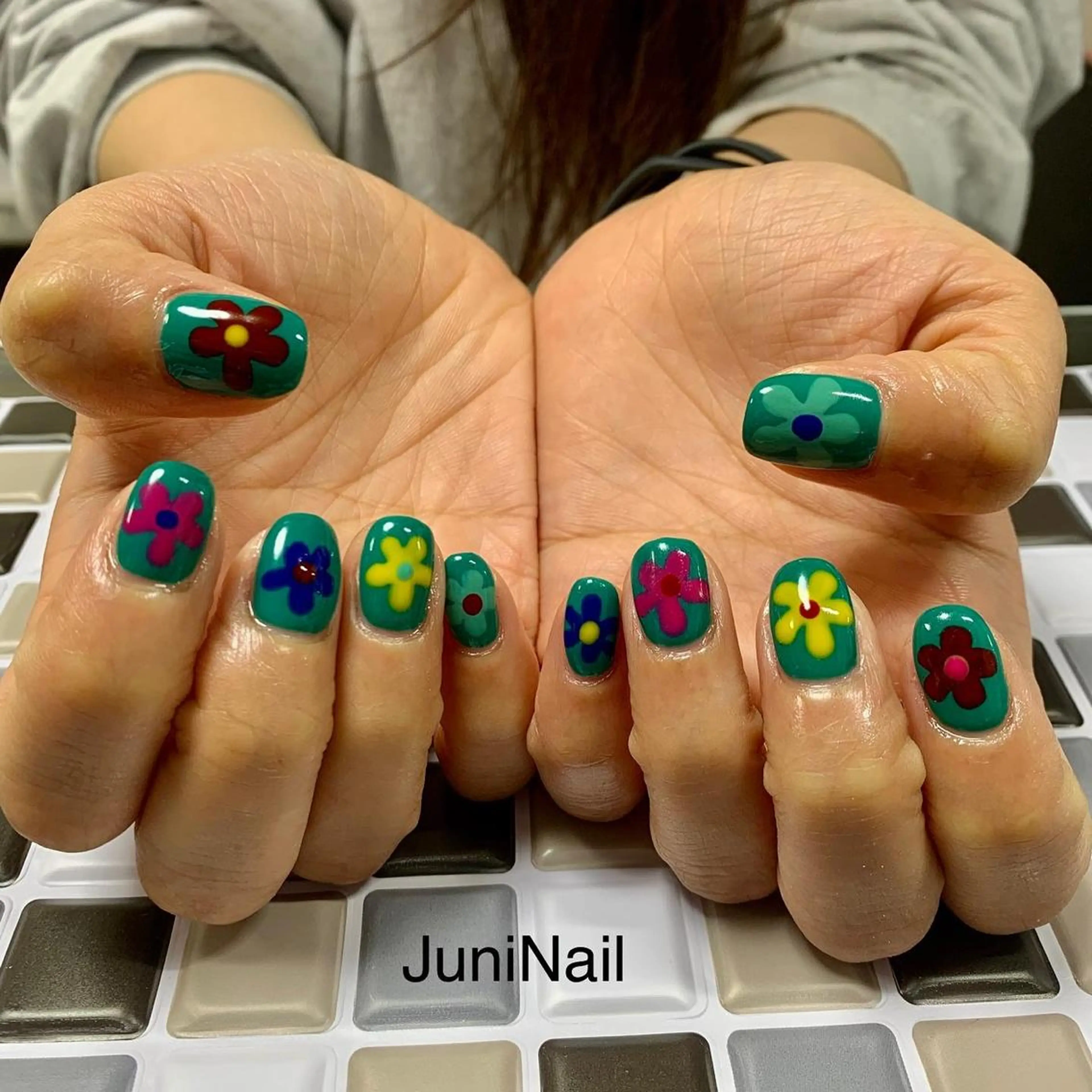 ネイル オーロラネイル クリアネイル 成人式 フラッシュネイル フレンチネイル ハンドネイル JuniNail 주니네일🇰🇷suのネイルデザイン