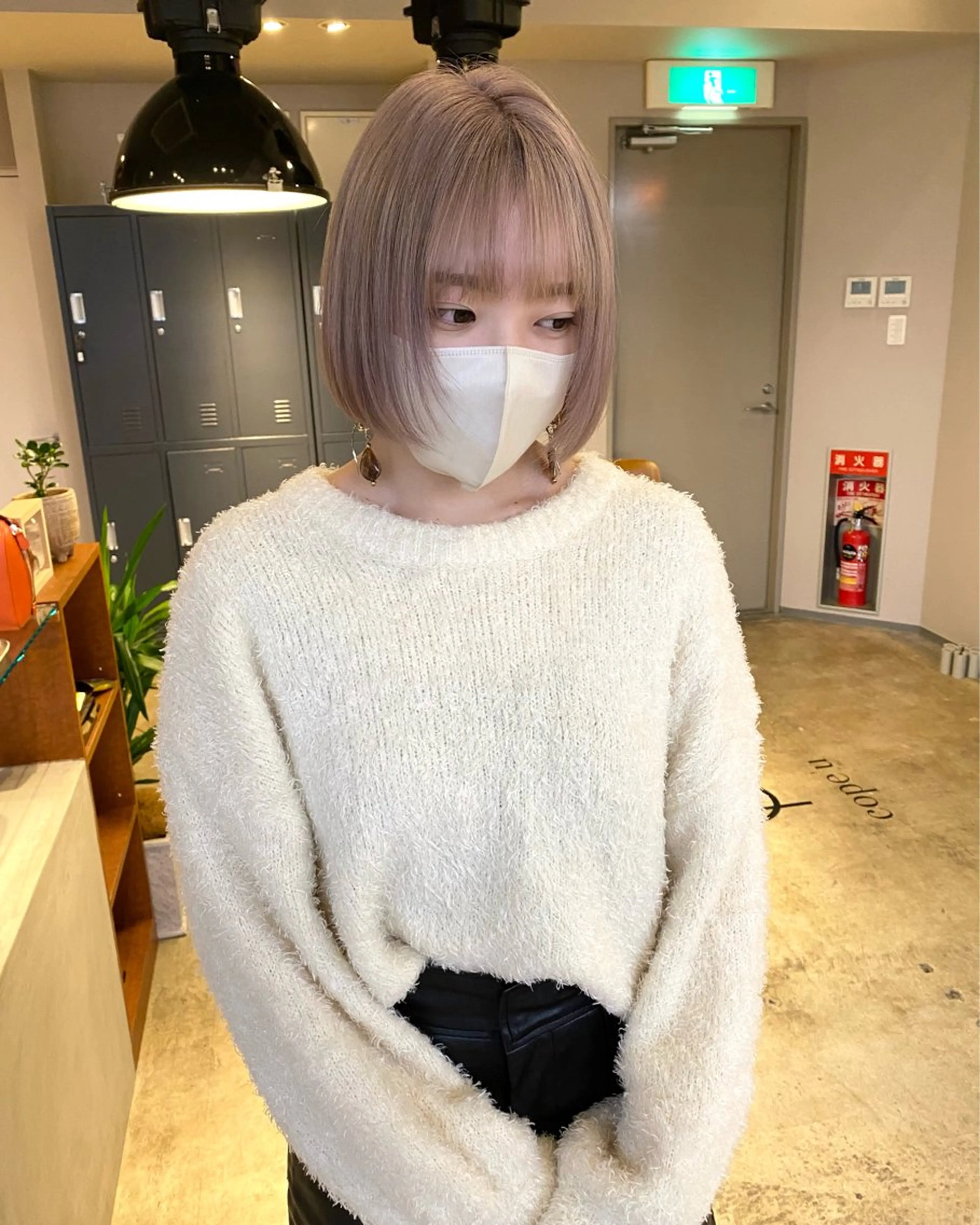 ミディアム カット ヘアカラー ミルクティーベージュ outaのヘアスタイル