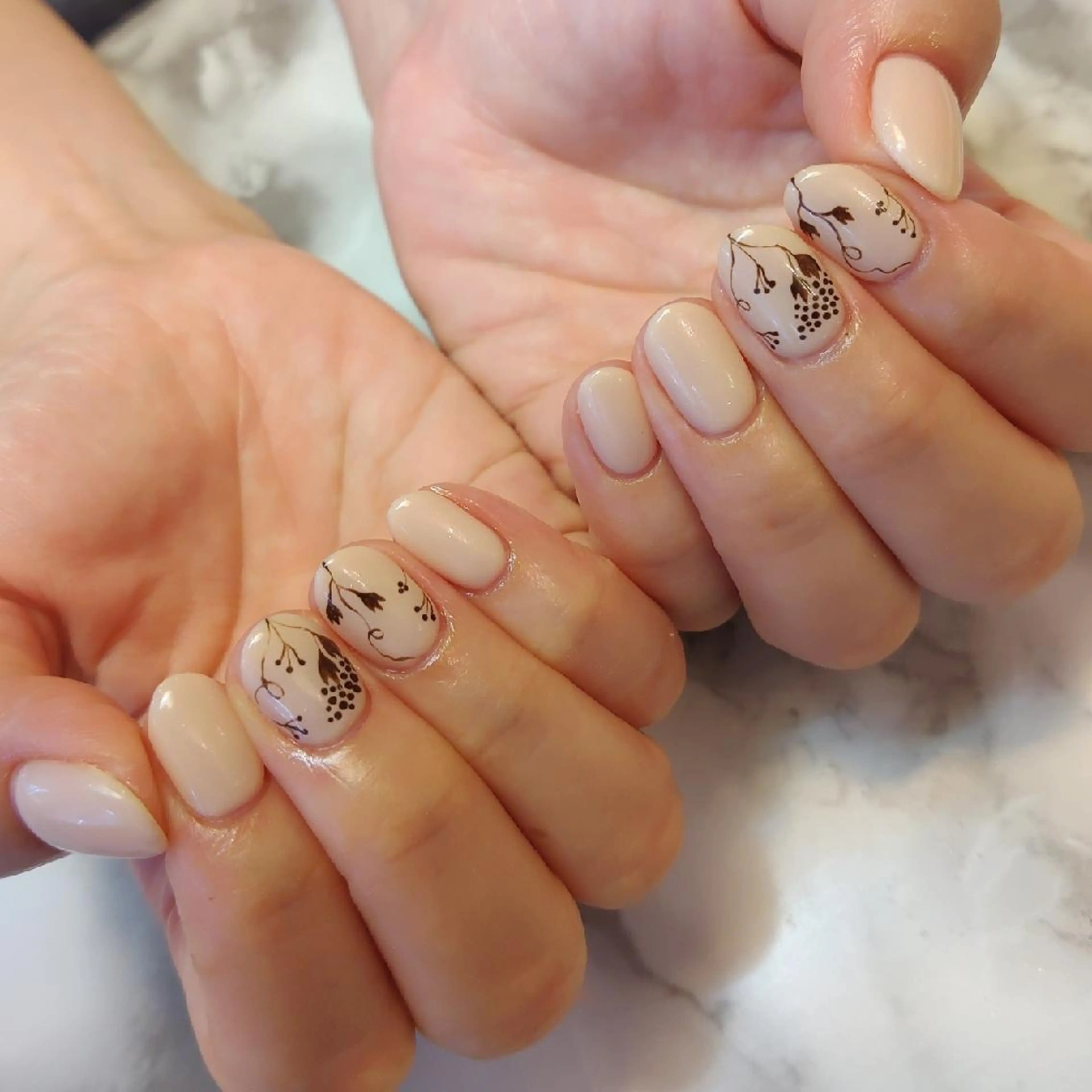 ネイル ジェヌインネイル 河内のネイルデザイン