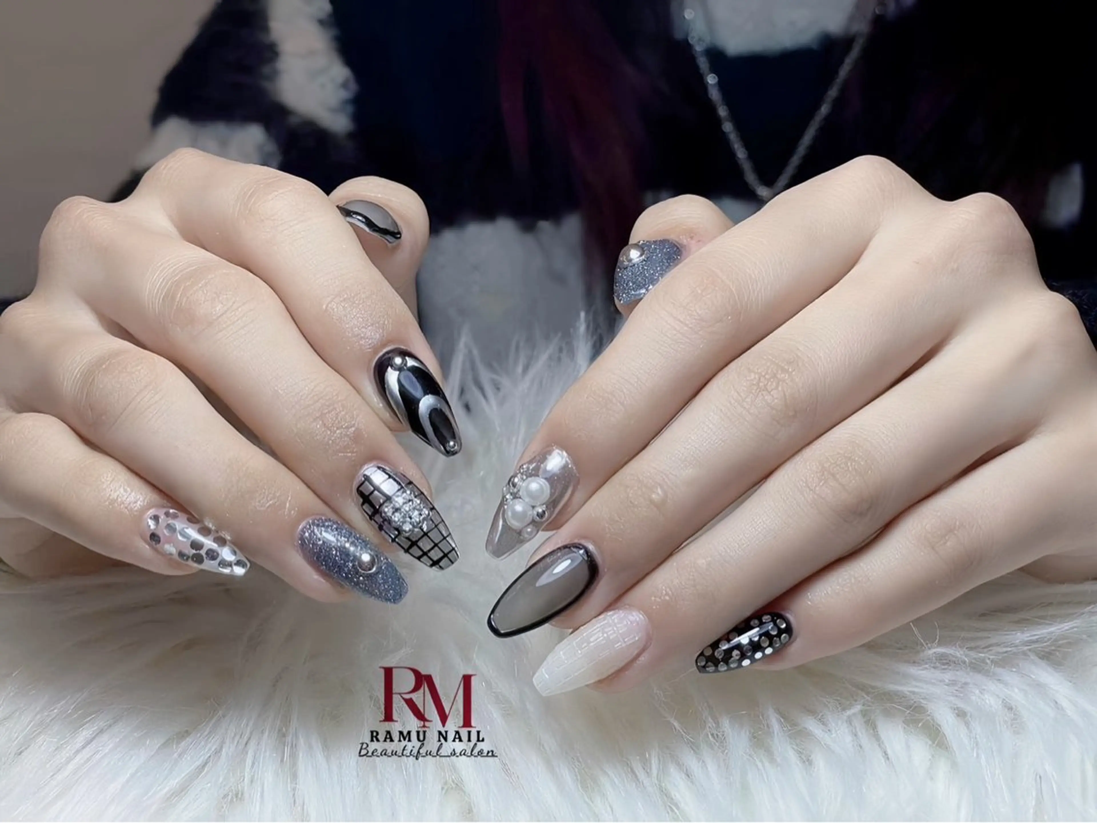 ネイル キラキラネイル マグネットネイル ミラーネイル ワンホンネイル 冬ネイル ハンドネイル RAMU Nail 恵比寿店のネイルデザイン