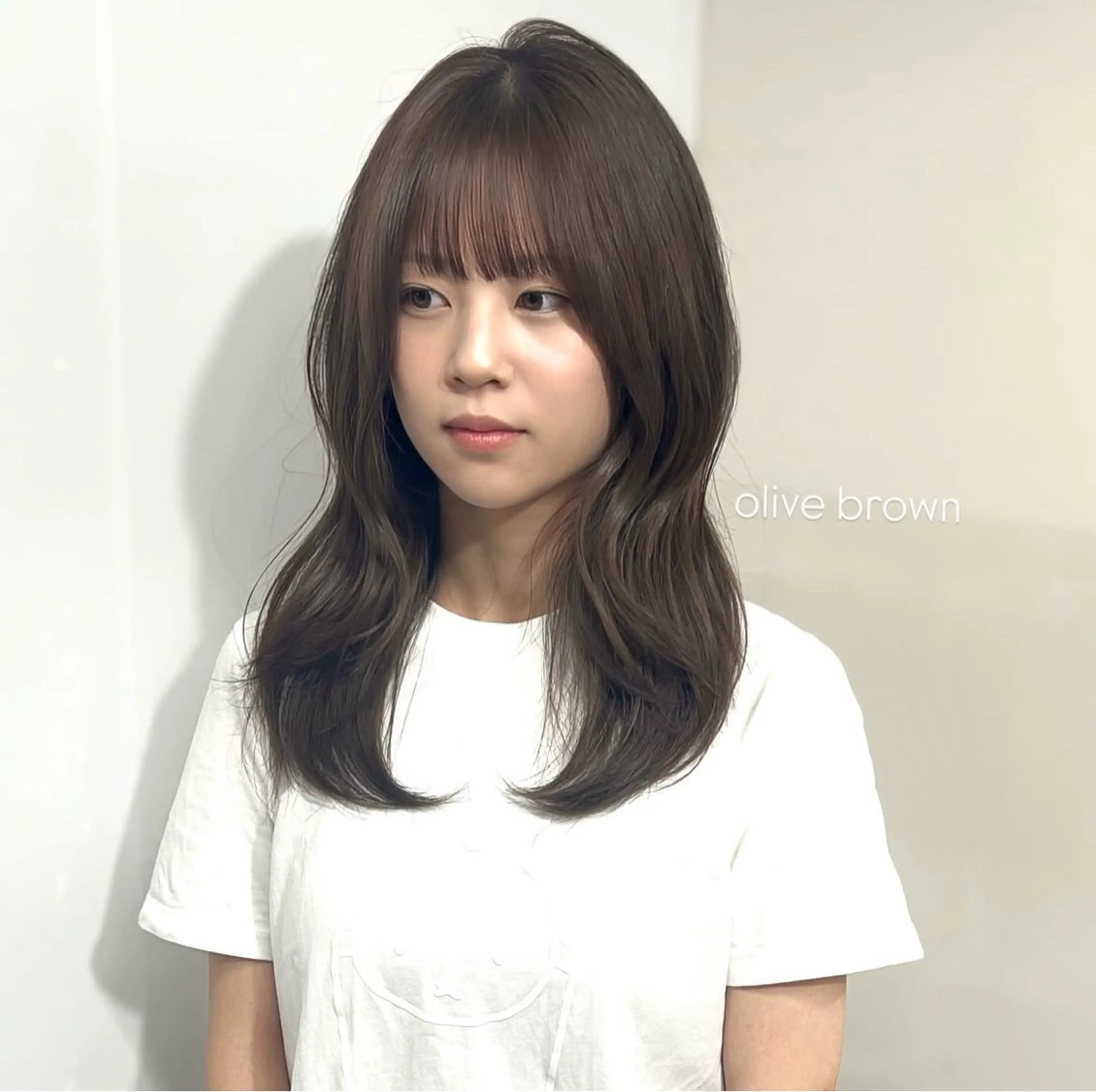 セミロング カラー 前川 朋香のヘアスタイル