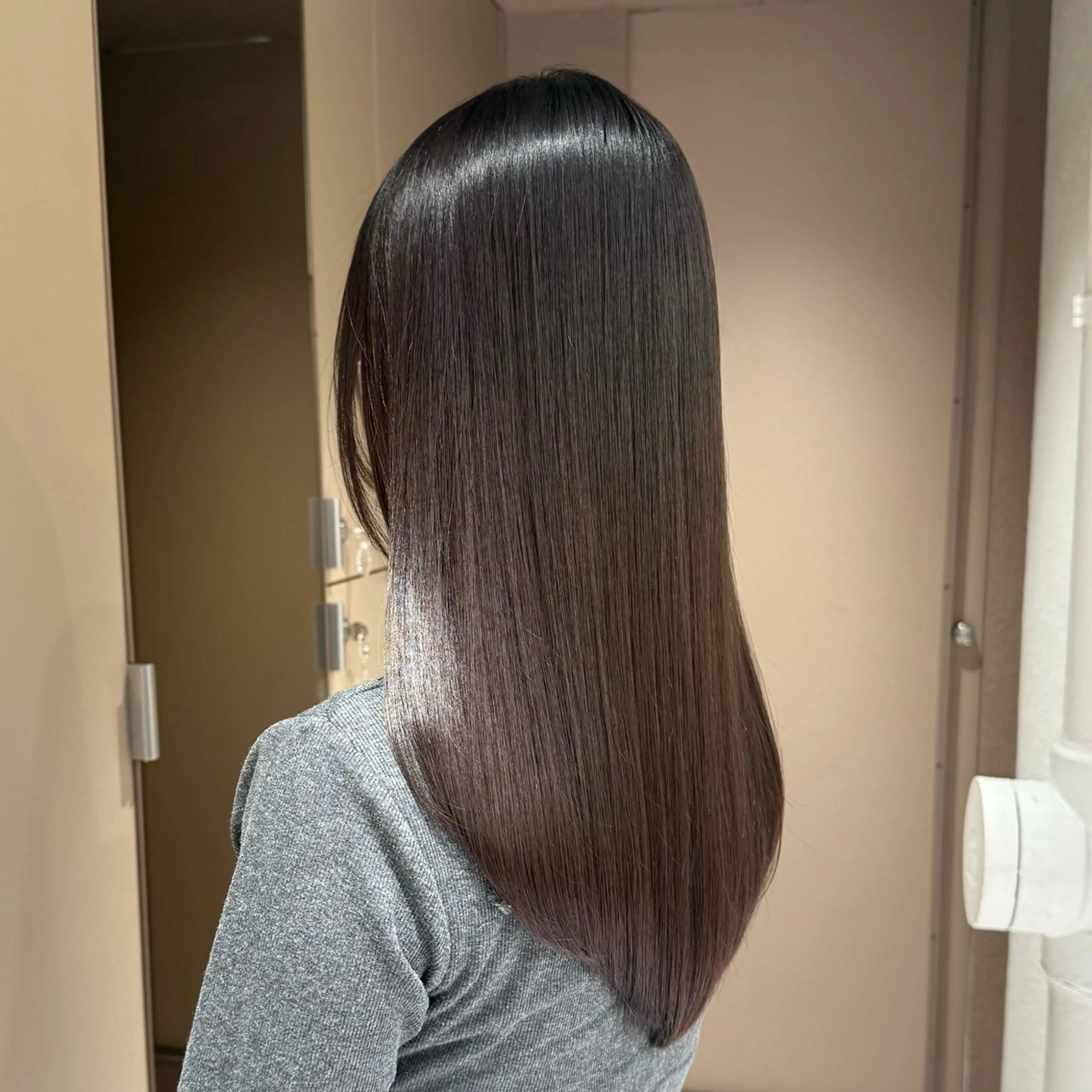 ロング パーマ カット 縮毛矯正 トリートメント Akari暖色カラー /レイヤーカットのヘアスタイル
