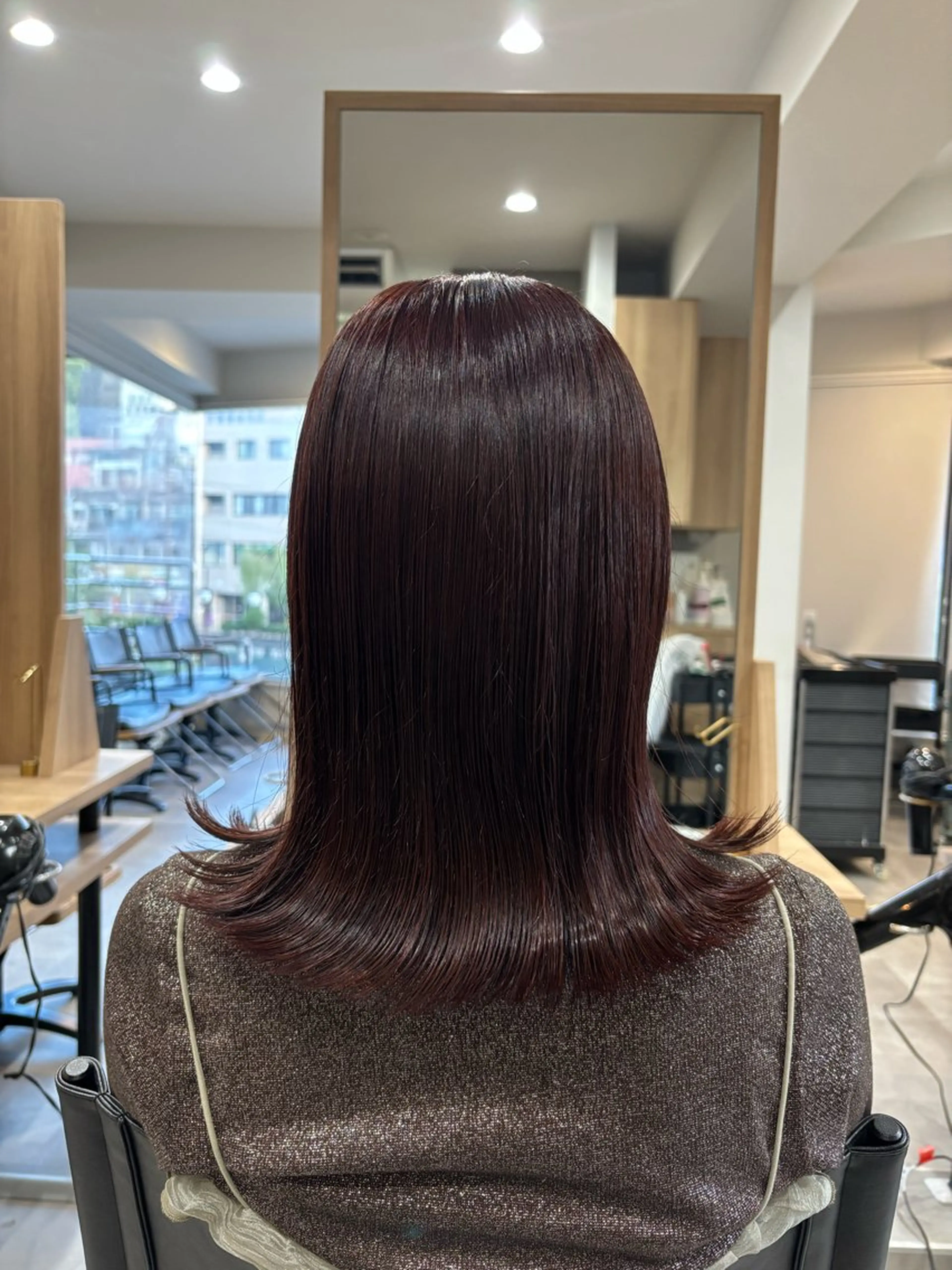 ミディアム カラー 浦川 麗美のヘアスタイル