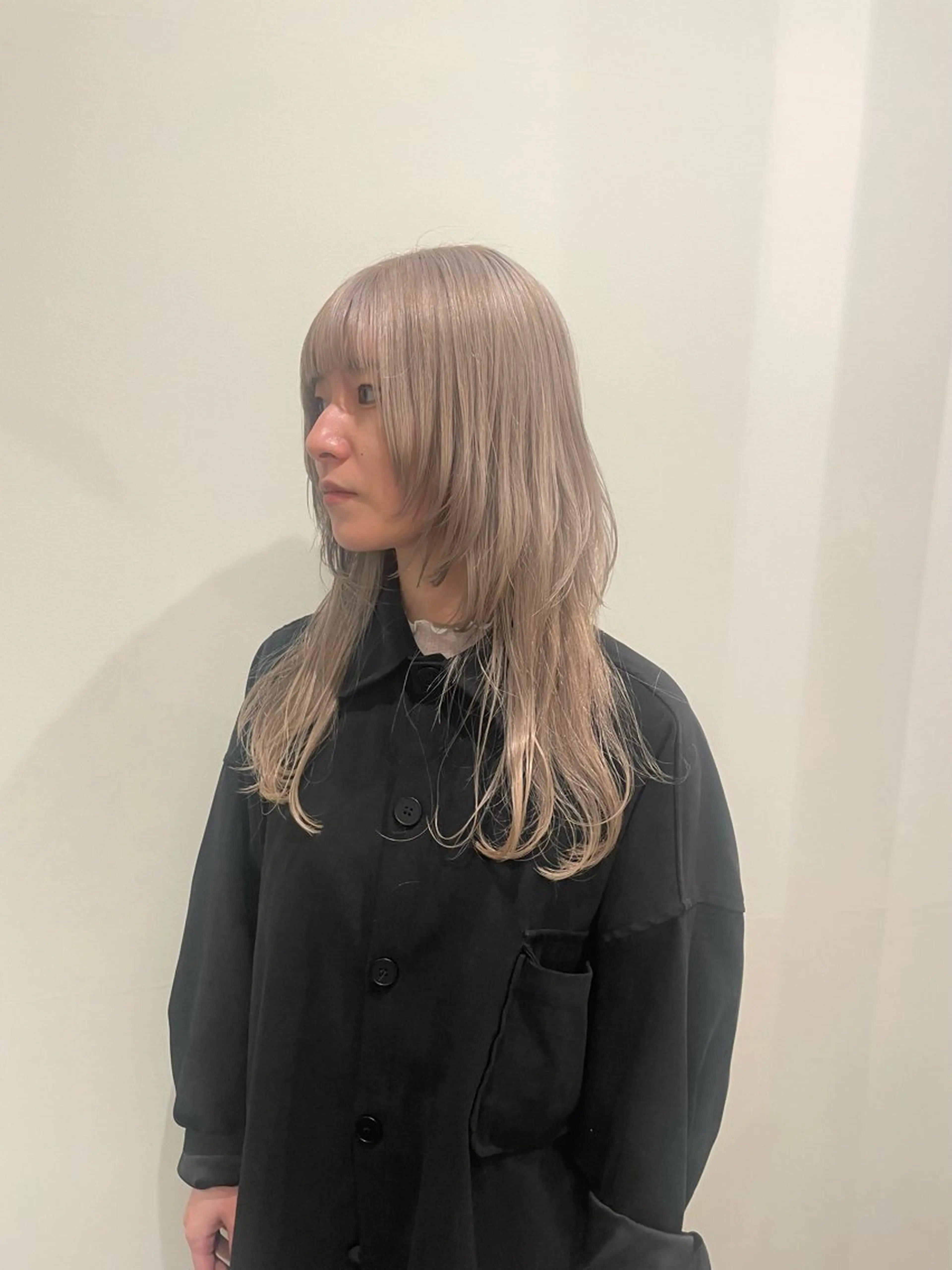 ロング カラー ブリーチ ヘアカラー 渋谷 留菜のヘアスタイル