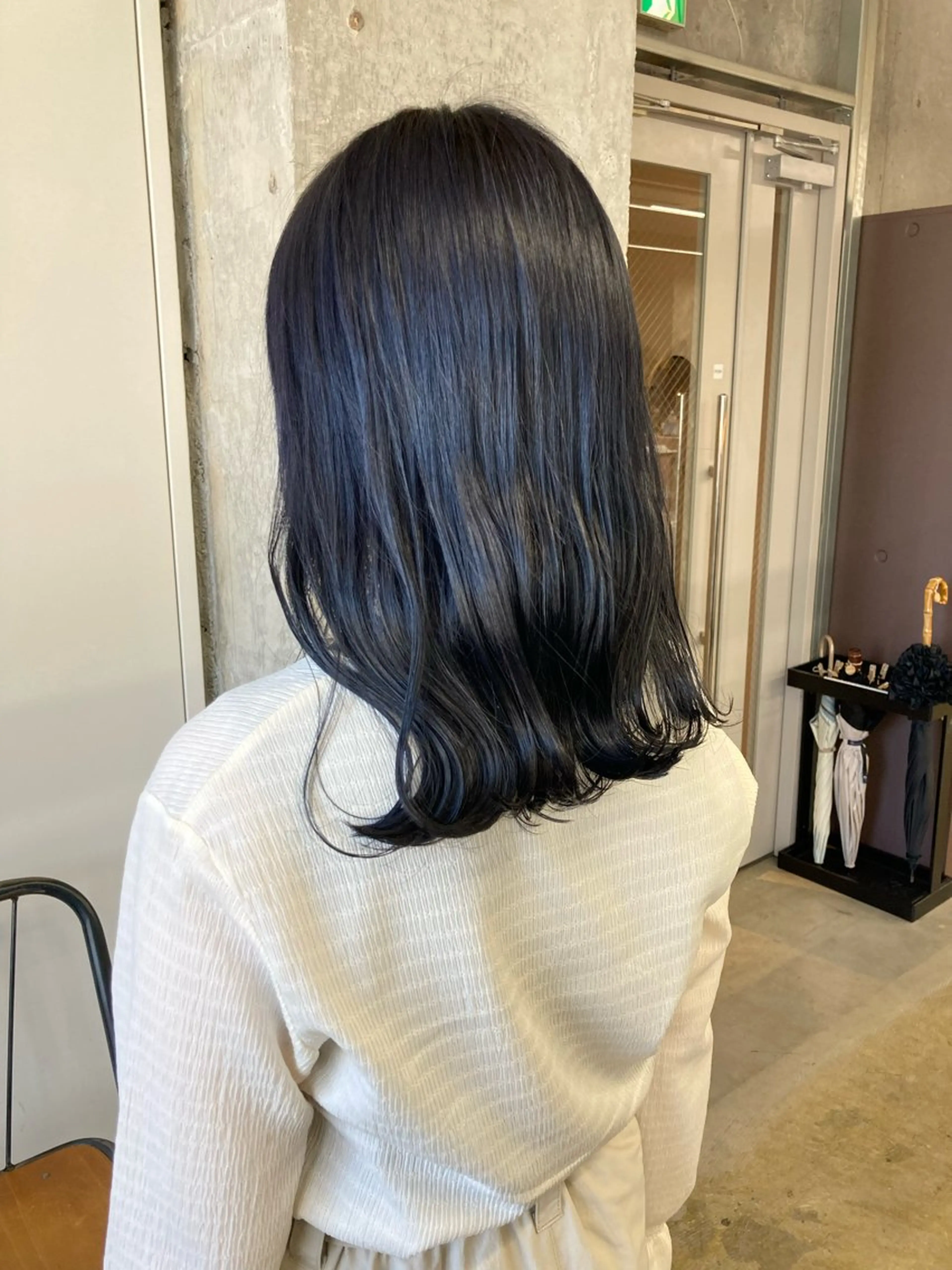 セミロング カラー 黒髪 ブルーカラー ブルーブラック カット ヘアカラー トリートメント 小木曽智美 /ボブ/ショートのヘアスタイル