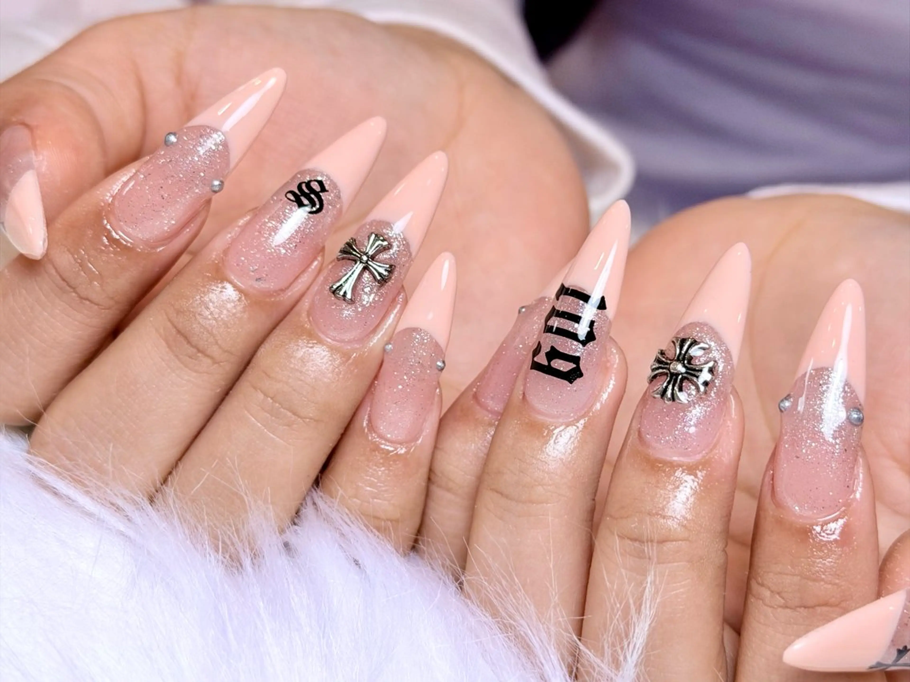 ネイル アートネイル オーロラネイル フレンチネイル ジェルネイル グラデーション ハンドネイル Luci Nailのネイルデザイン