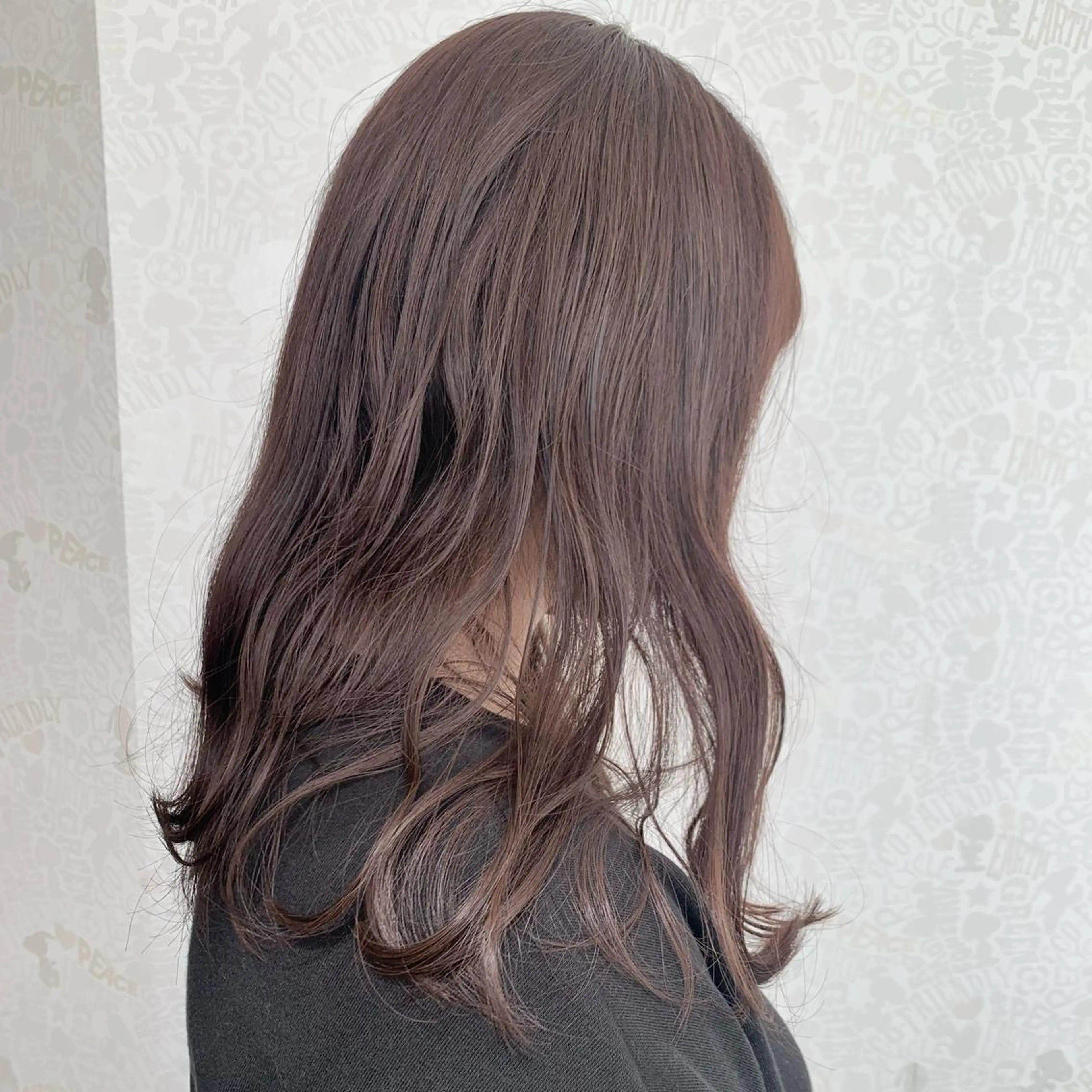 ミディアム カラー アッシュ ブリーチ ラベンダーカラー ラベンダーアッシュ ブリーチなしカラー Leia所属・ムラヨシ ショータのヘアスタイル